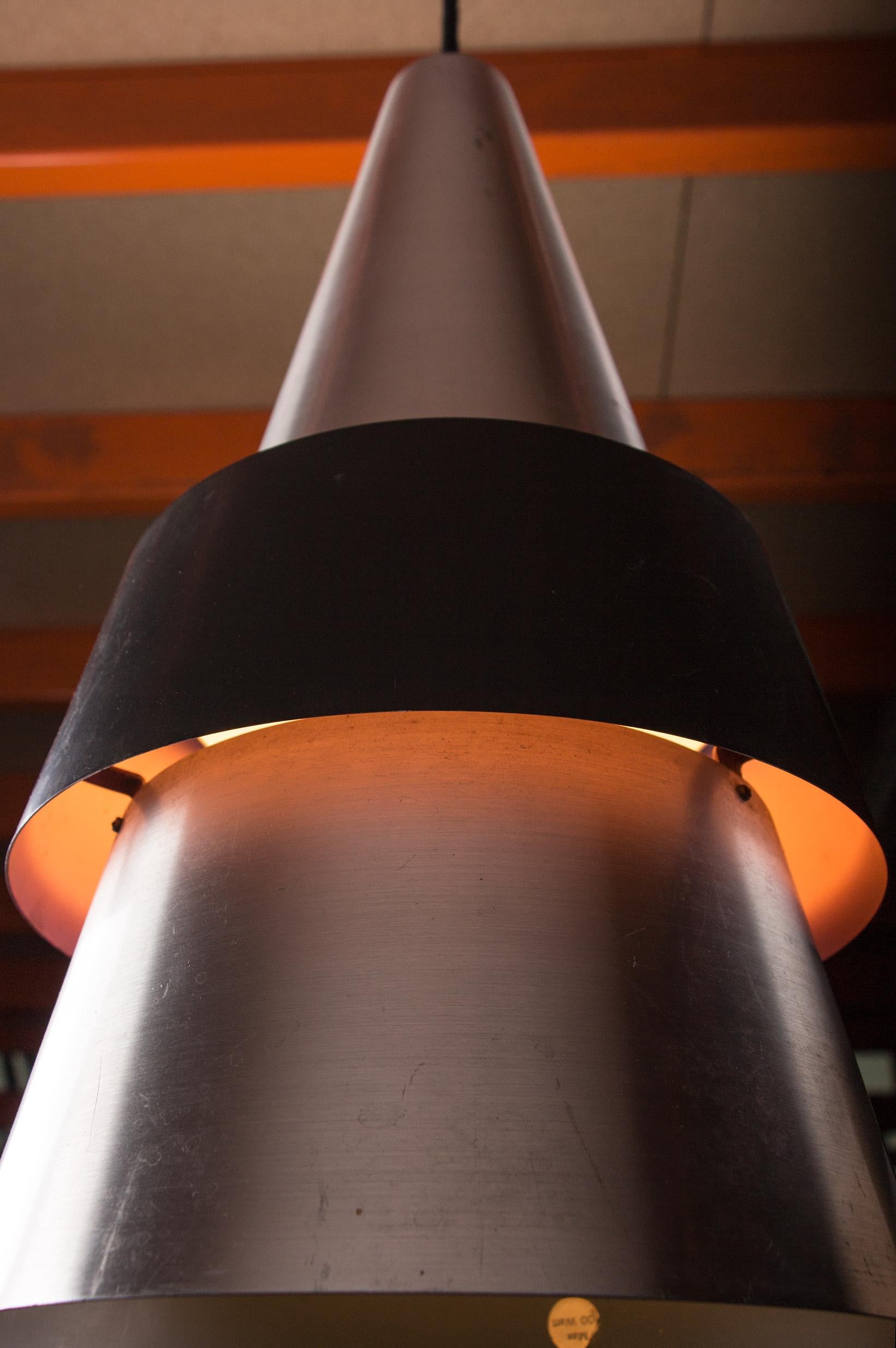 Grande lampada a sospensione danese in alluminio, modello Corona di Jo Hammerborg, Fog & Mørup. in vendita 6