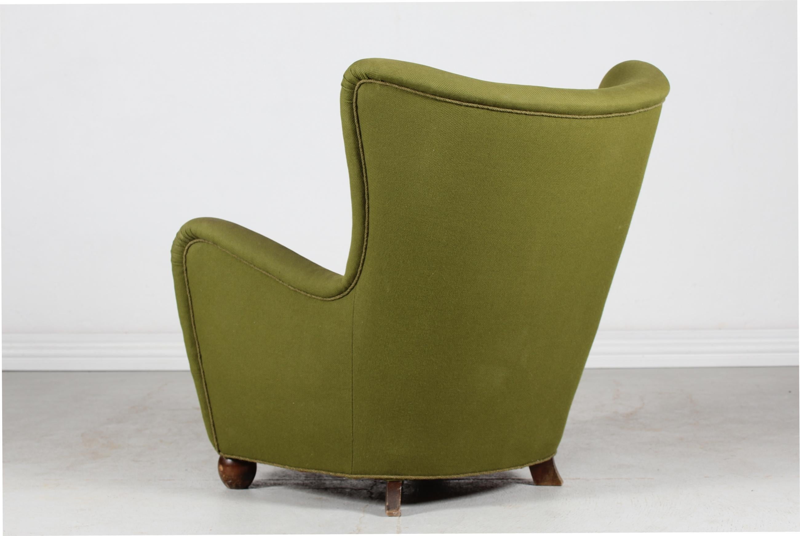 Large Danish Art Deco Lounge Chair Fritz Hansen Style, 1940s for Reupholstery In Fair Condition In Aarhus C, DK
