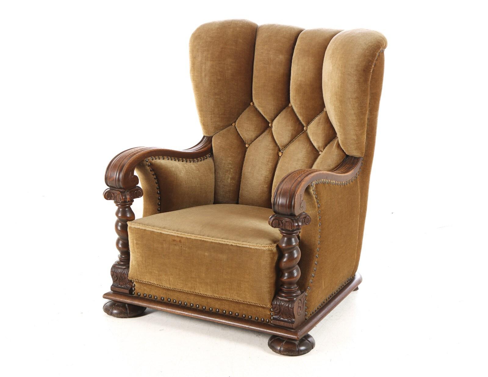Großer dänischer Art-Déco-Sessel aus kamelfarbenem Mohair und ausgefallenen Schnitzereien, 1930er Jahre (Art déco) im Angebot