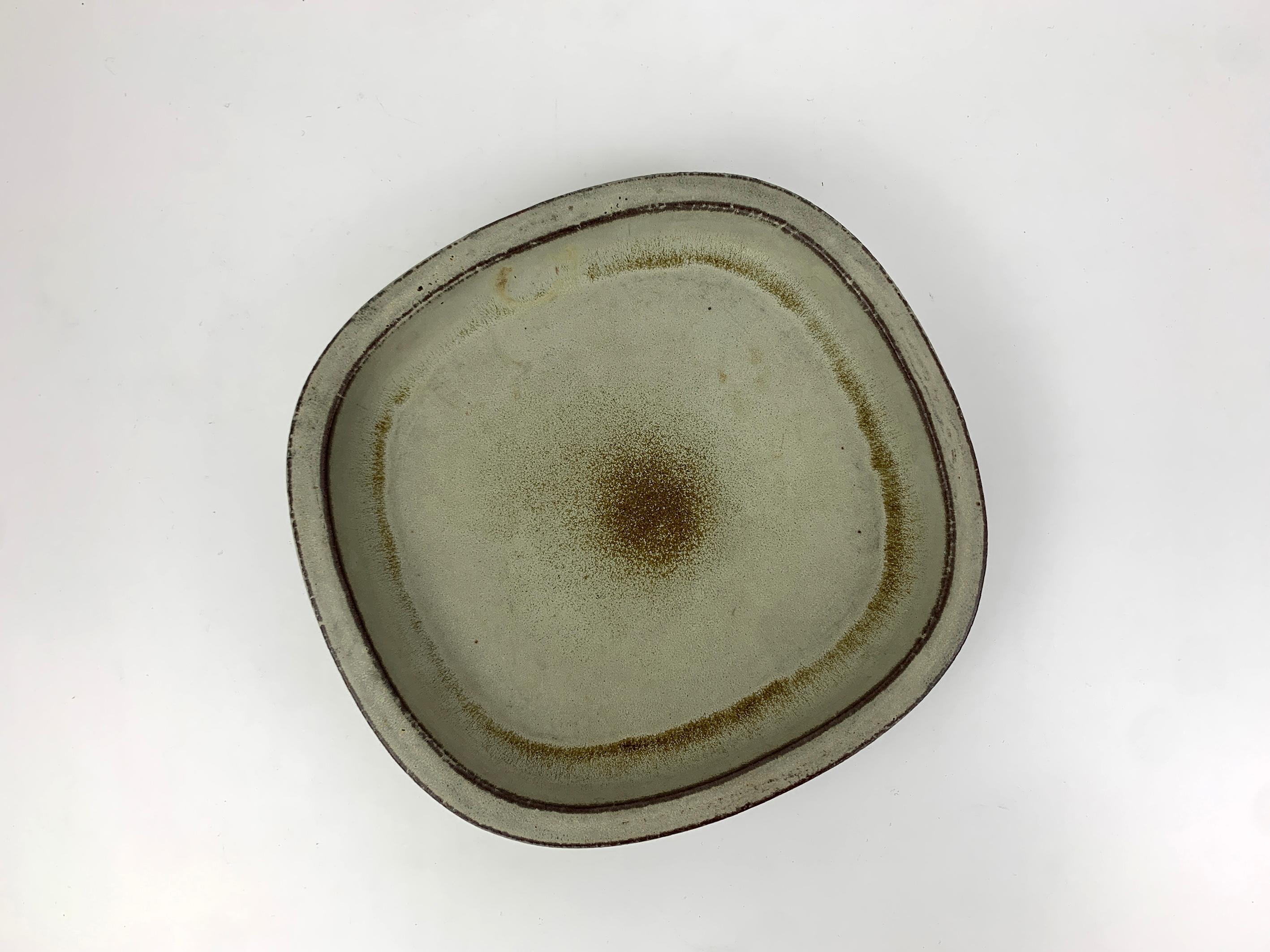 Hand-Crafted Large danish Ceramic Dish Bowl Palshus Denmark Per & Annelise Linnemann-Schmidt For Sale