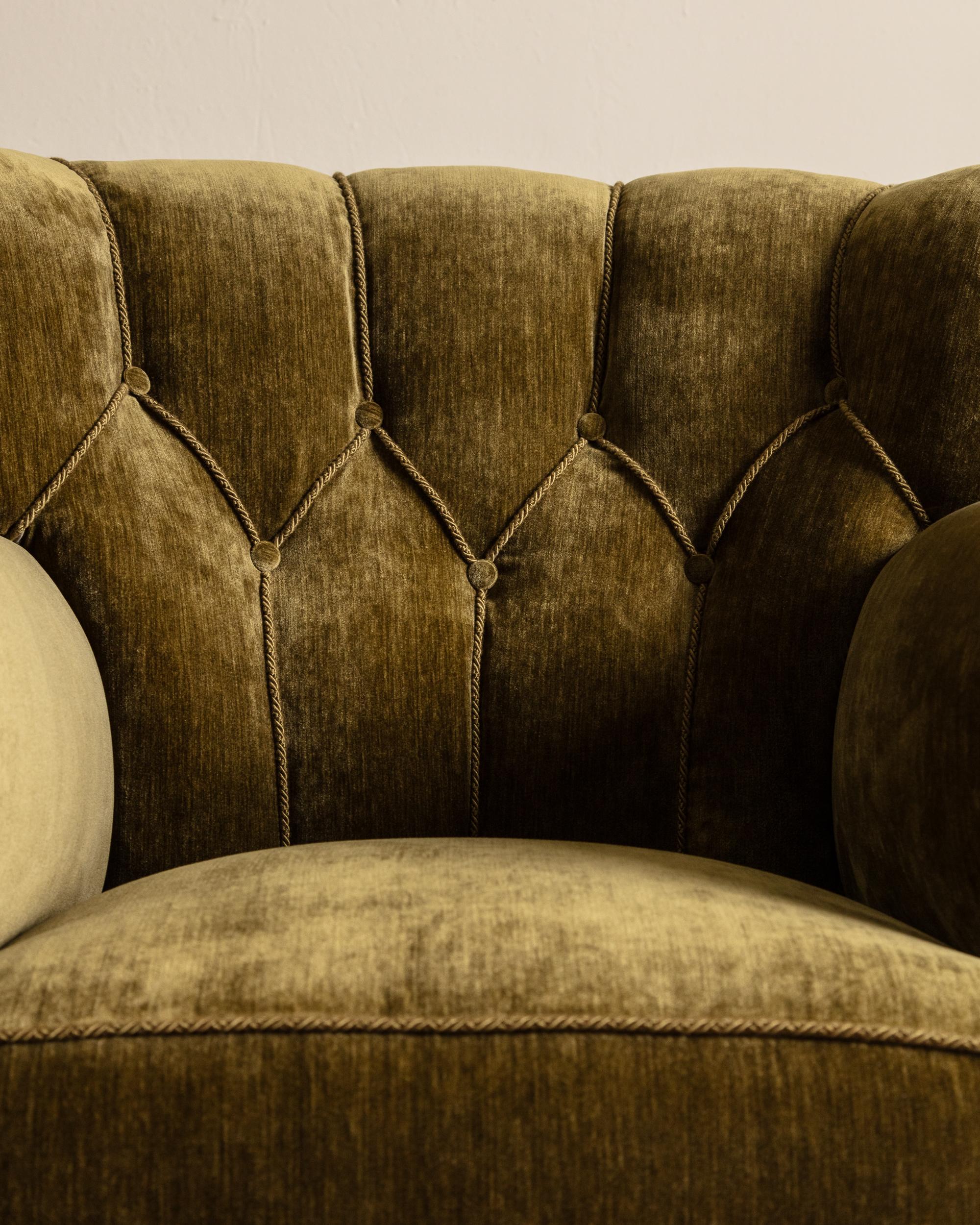 Large Danish Club Chair In Marled Olive Velvet, Denmark, 1940'S For Sale 4