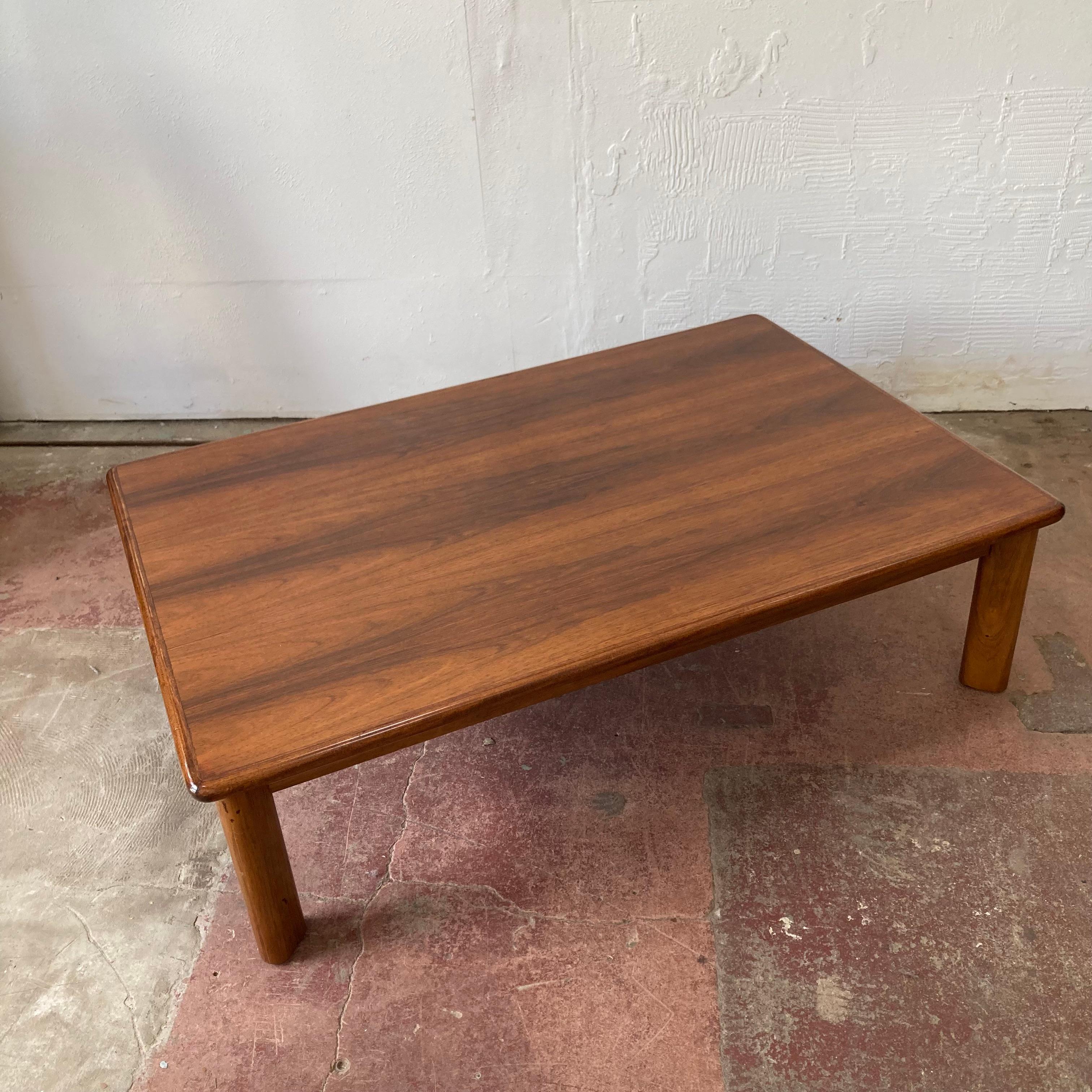 Mid-Century Modern Grande table basse danoise par Dyrlund, Danemark en vente