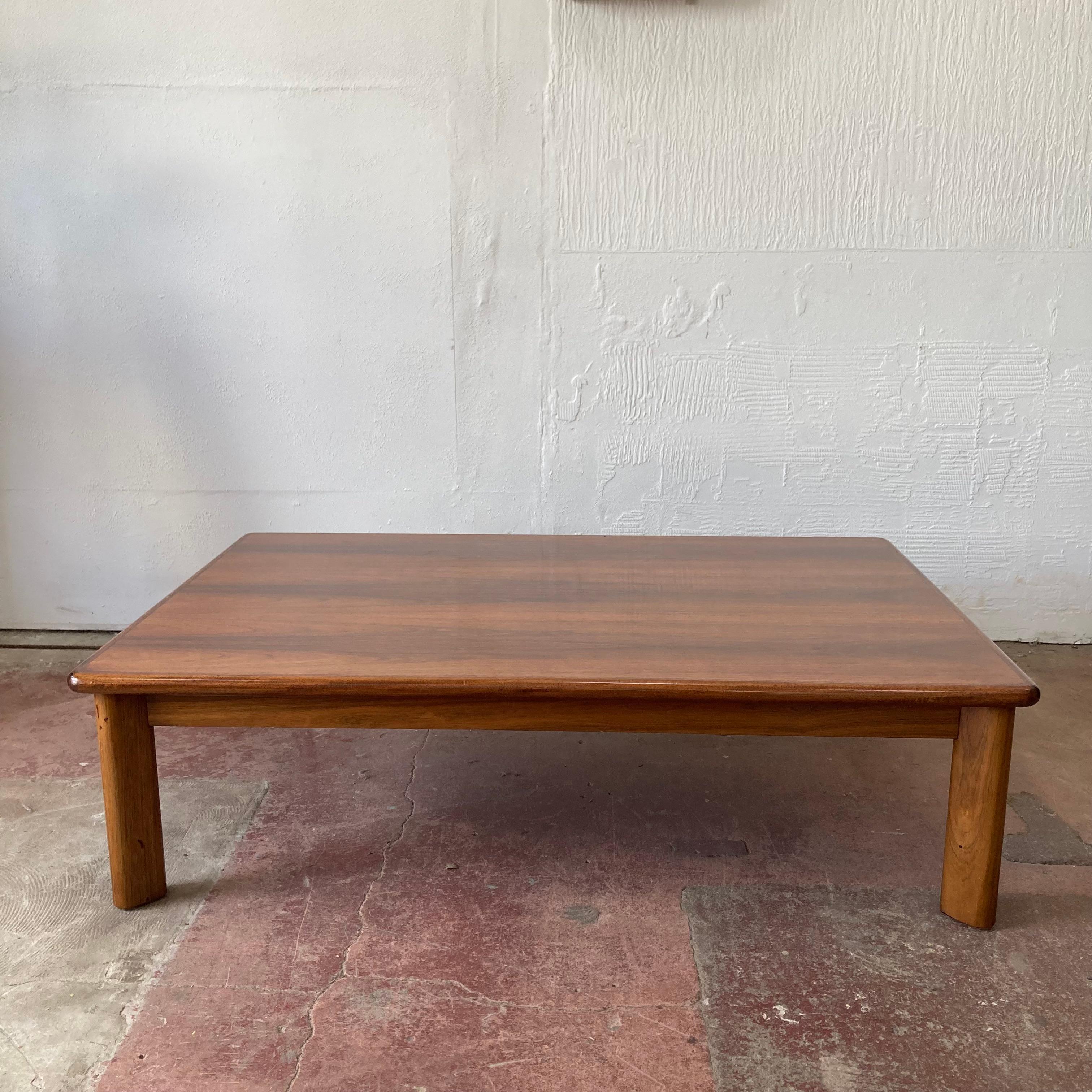 Danois Grande table basse danoise par Dyrlund, Danemark en vente