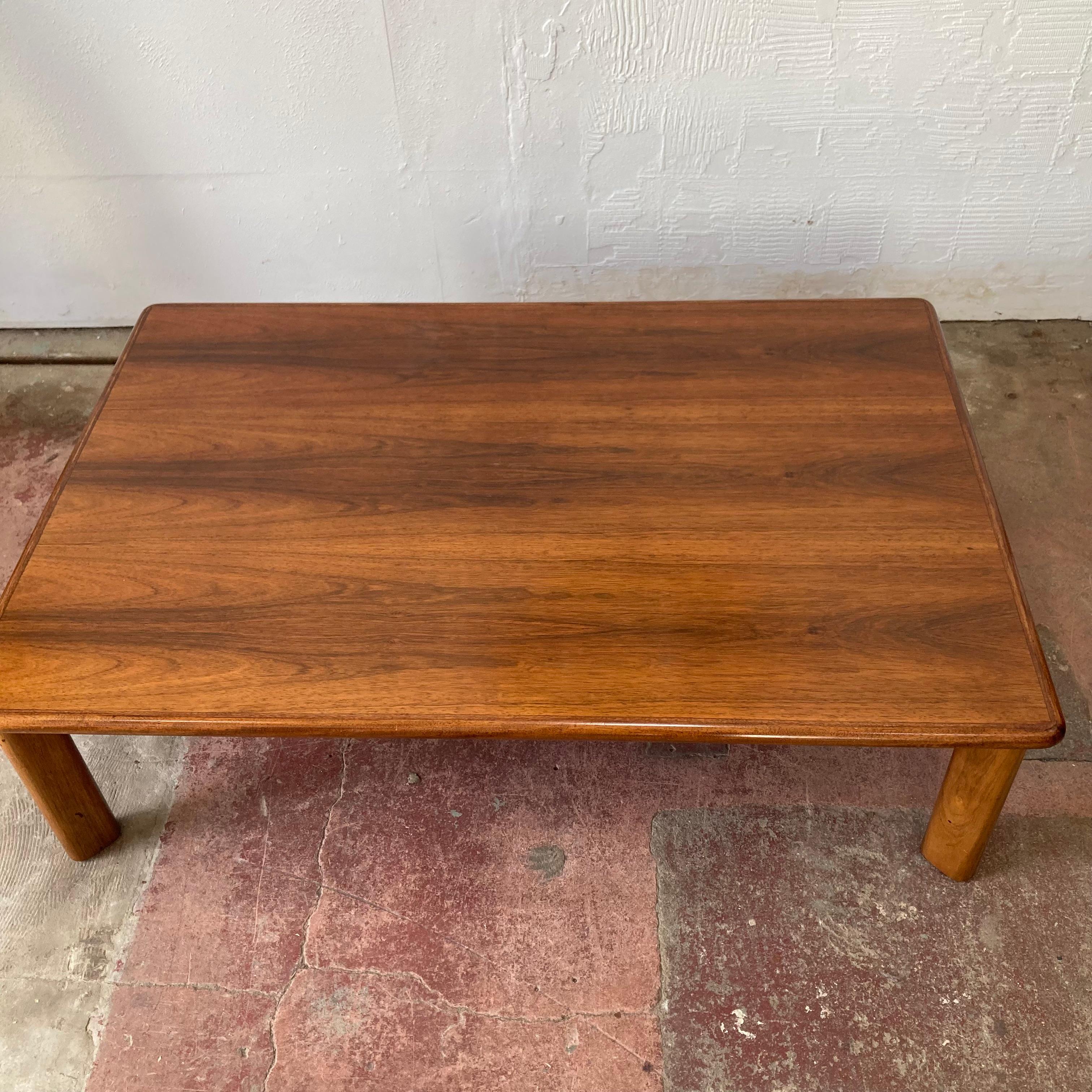 Bois de rose Grande table basse danoise par Dyrlund, Danemark en vente