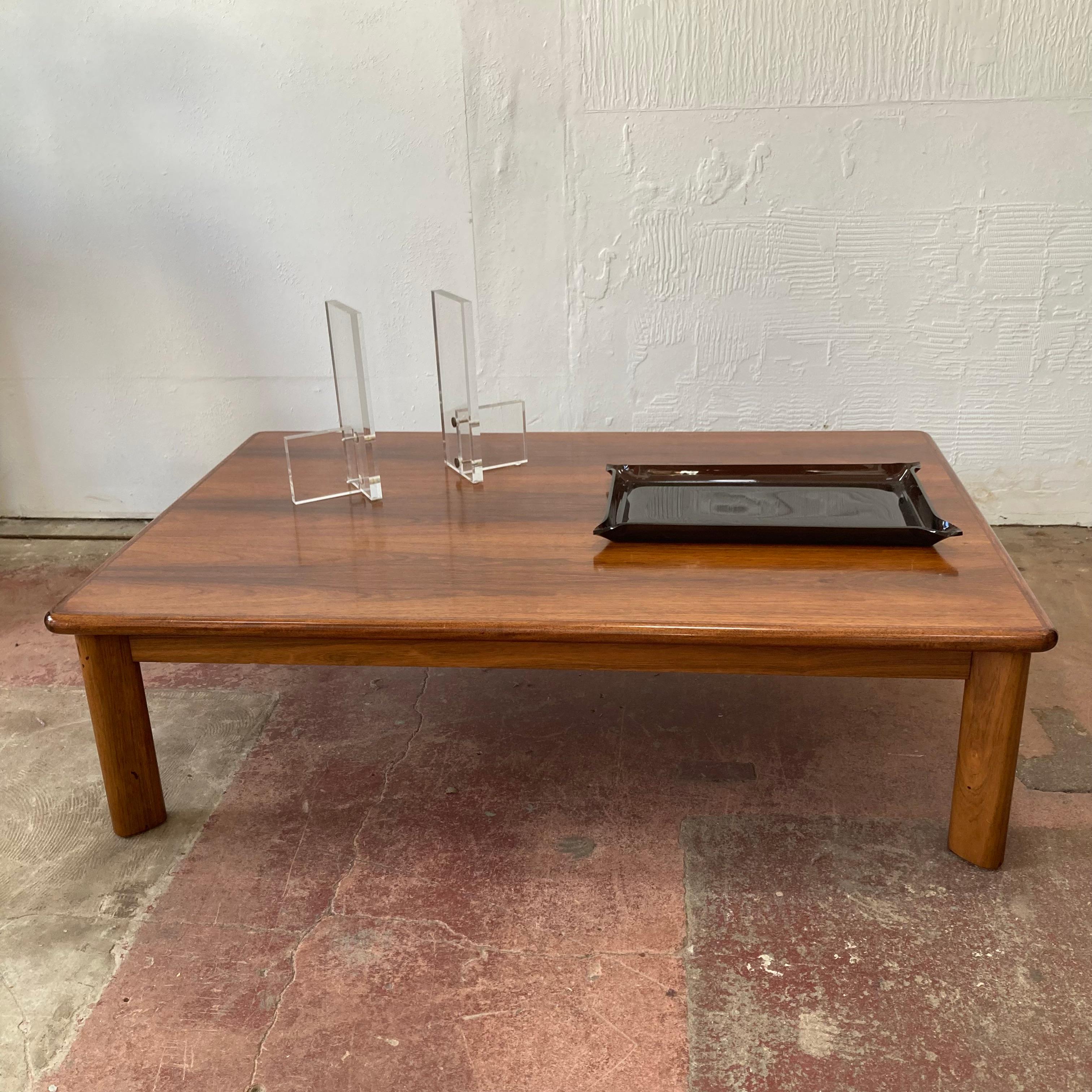 Grande table basse danoise par Dyrlund, Danemark en vente 1
