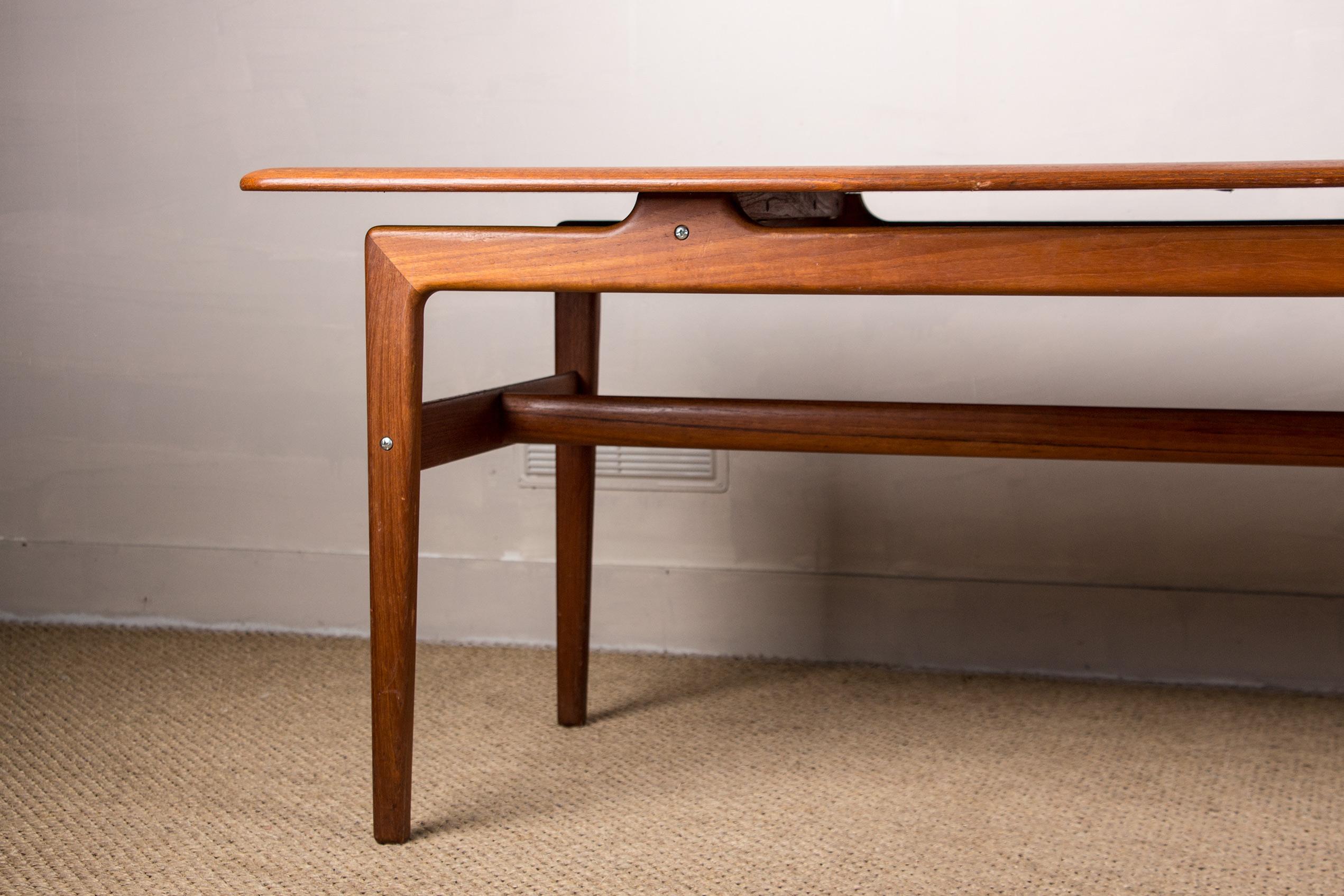 Grande table basse danoise en teck avec gammes de documents, 1960 Excellent état à JOINVILLE-LE-PONT, FR