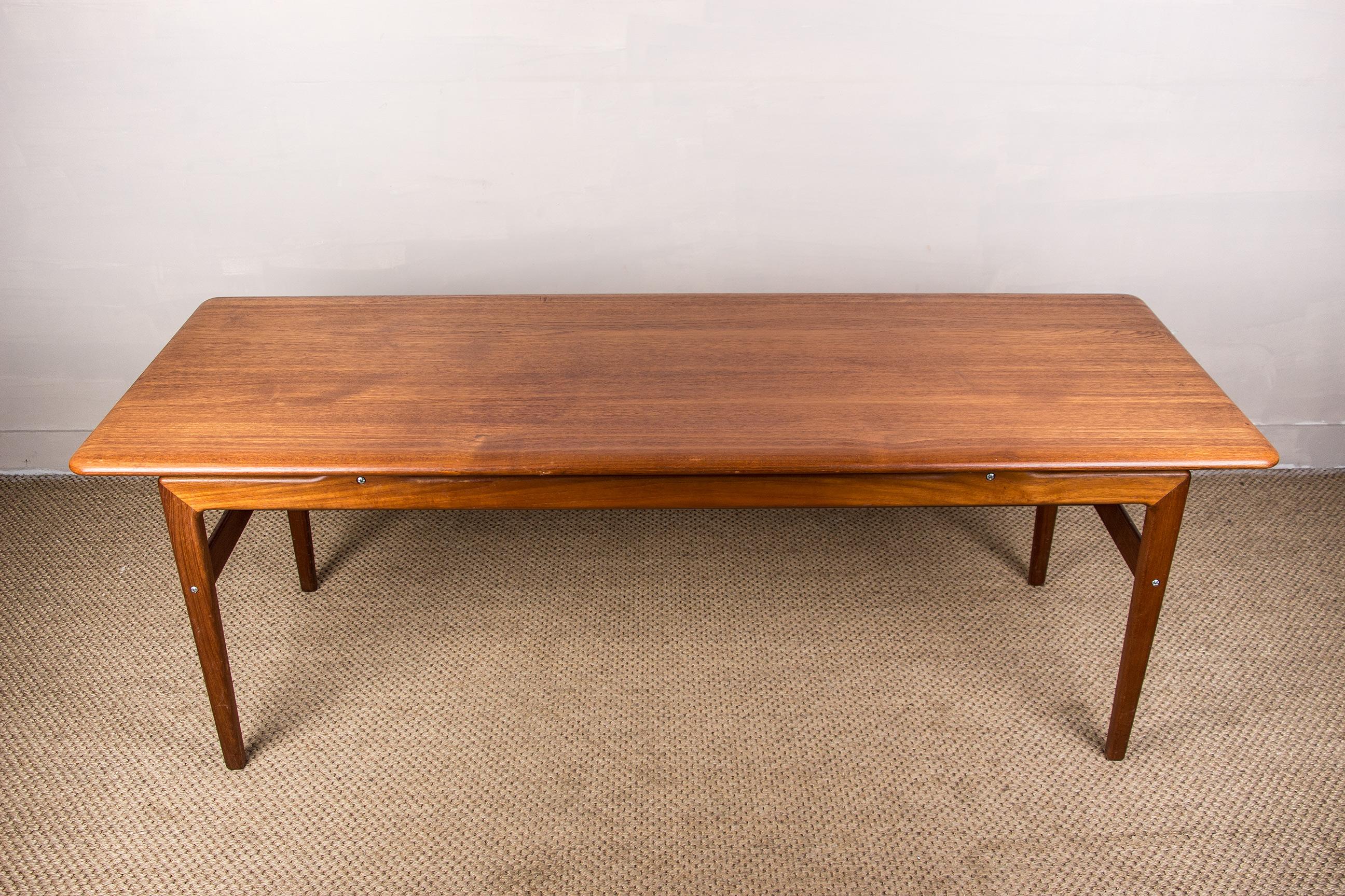 Large Danish Coffee Table in Teak with Document Ranges, 1960 For Sale 2
