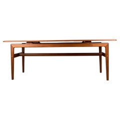 Grande table basse danoise en teck avec gammes de documents, 1960