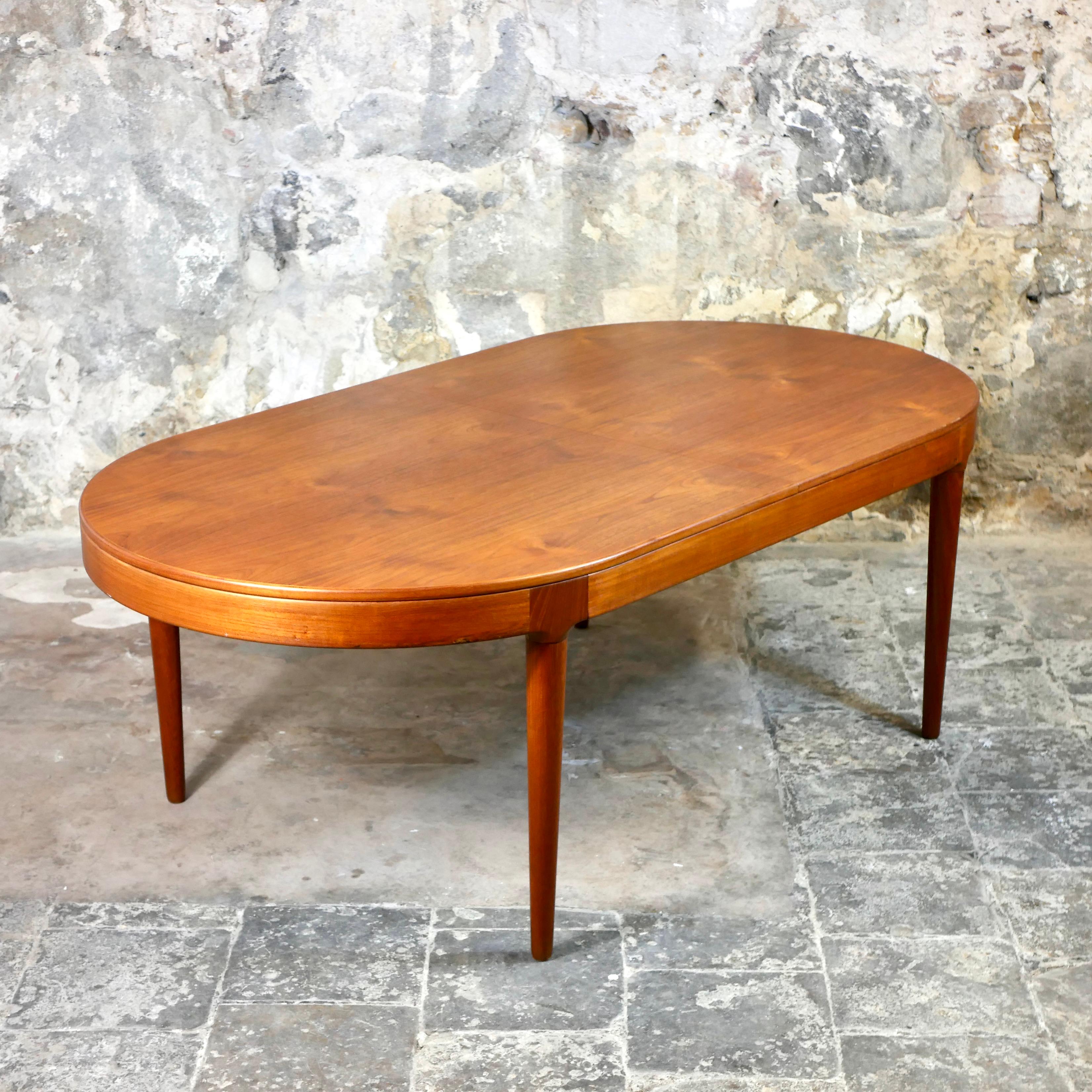 Mid-Century Modern Large danish expandable teak table by Arne Hovmand-Olsen for Mogens Kold, 1960s