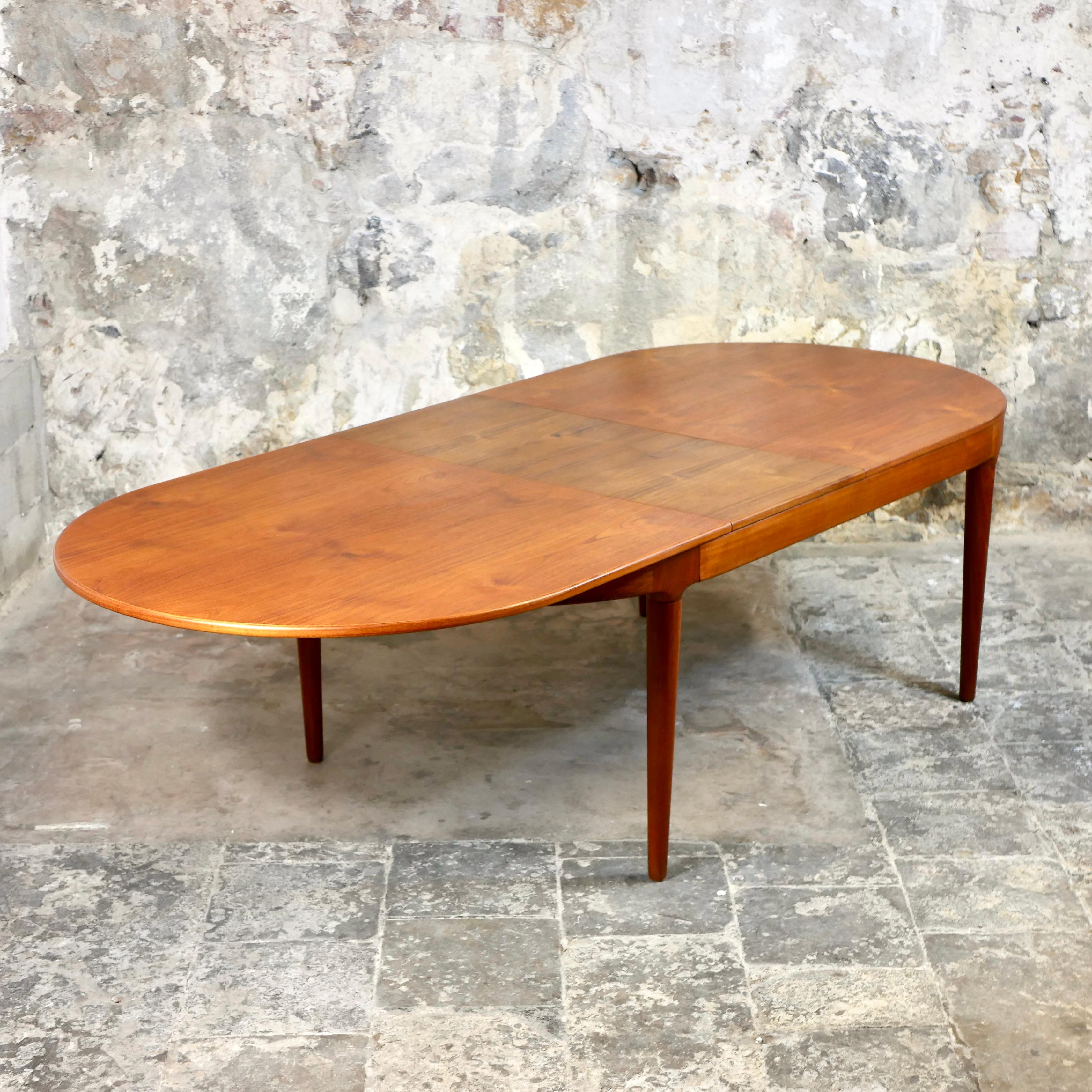 Wood Large danish expandable teak table by Arne Hovmand-Olsen for Mogens Kold, 1960s