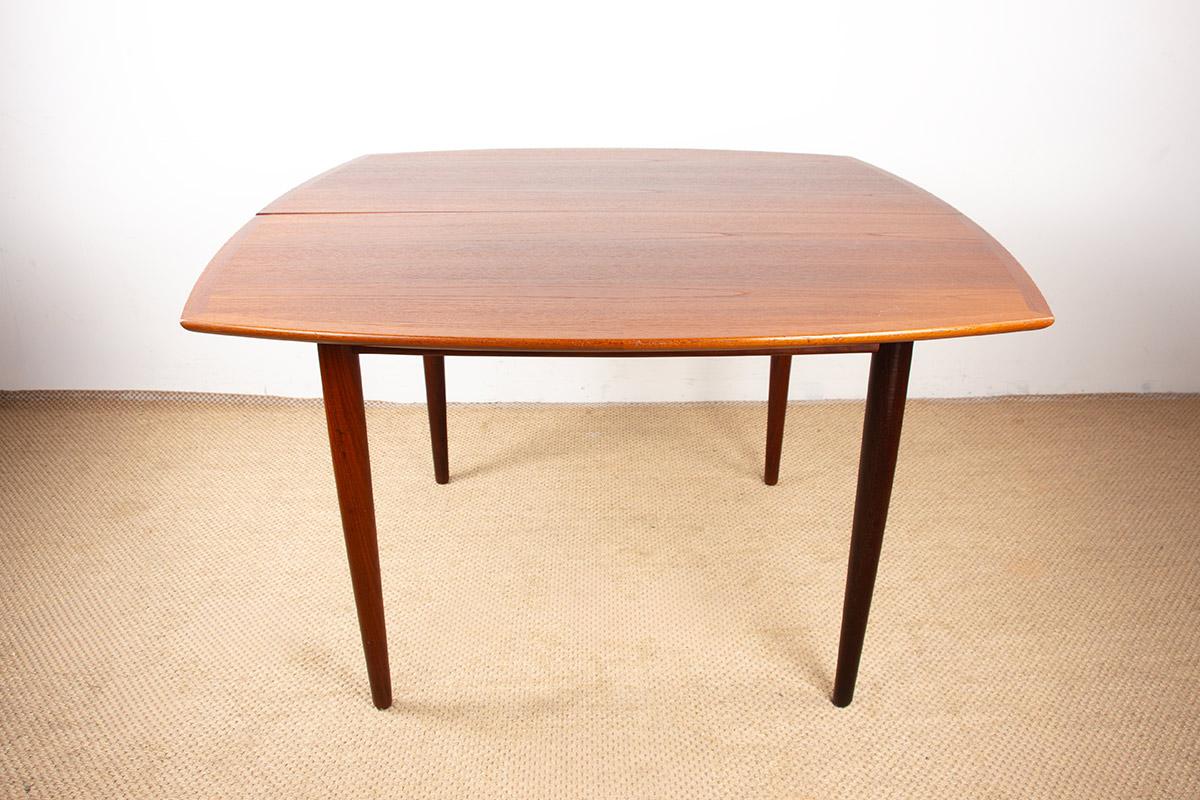 Large Danish Extendable Dining Table, 260 cm, in Teak by Henry Walter Klein 1960 In Excellent Condition For Sale In JOINVILLE-LE-PONT, FR