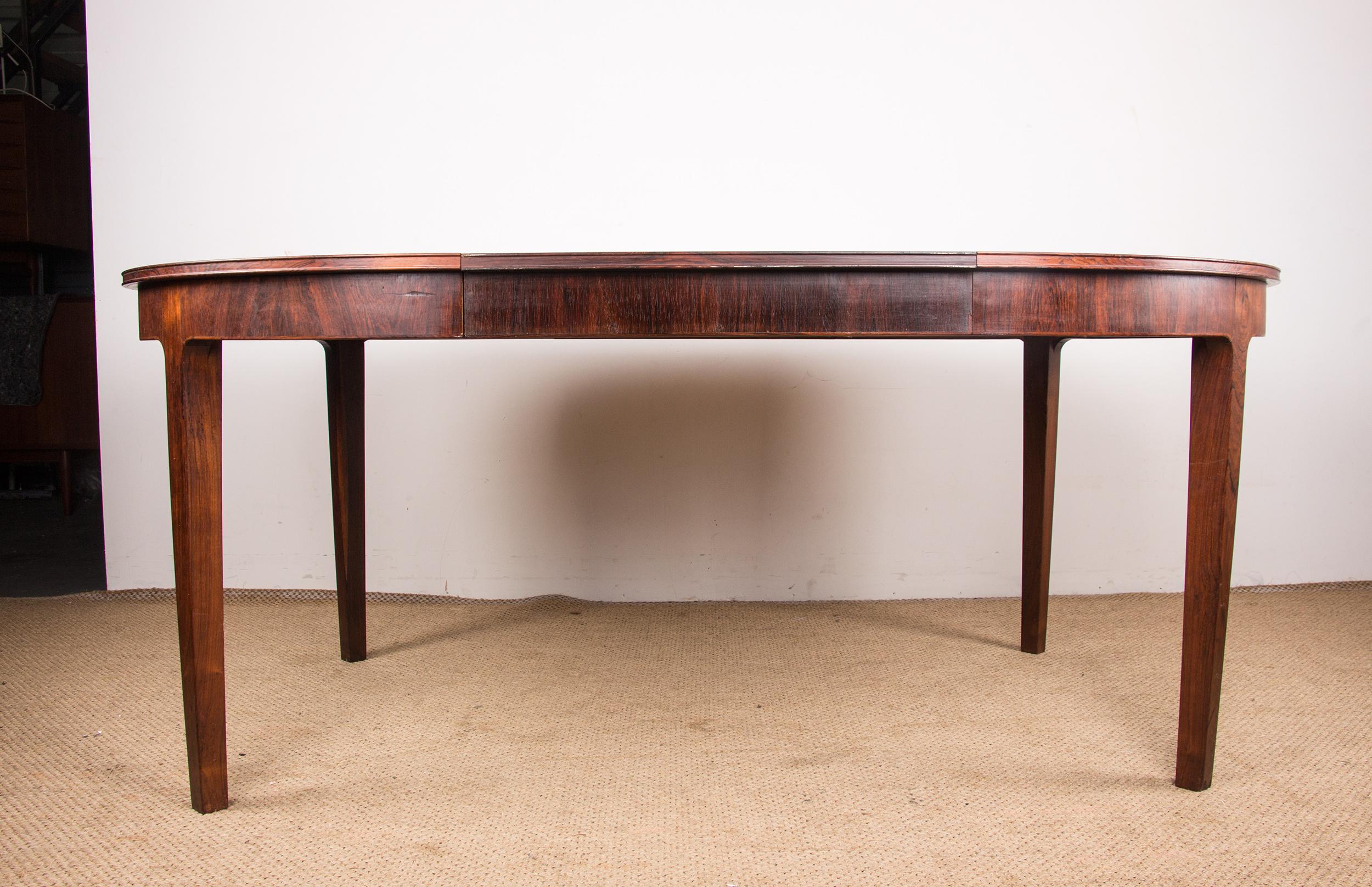 Large Danish extendable dining table in Rosewood by Hugo Frandsen for Spottrup. For Sale 5