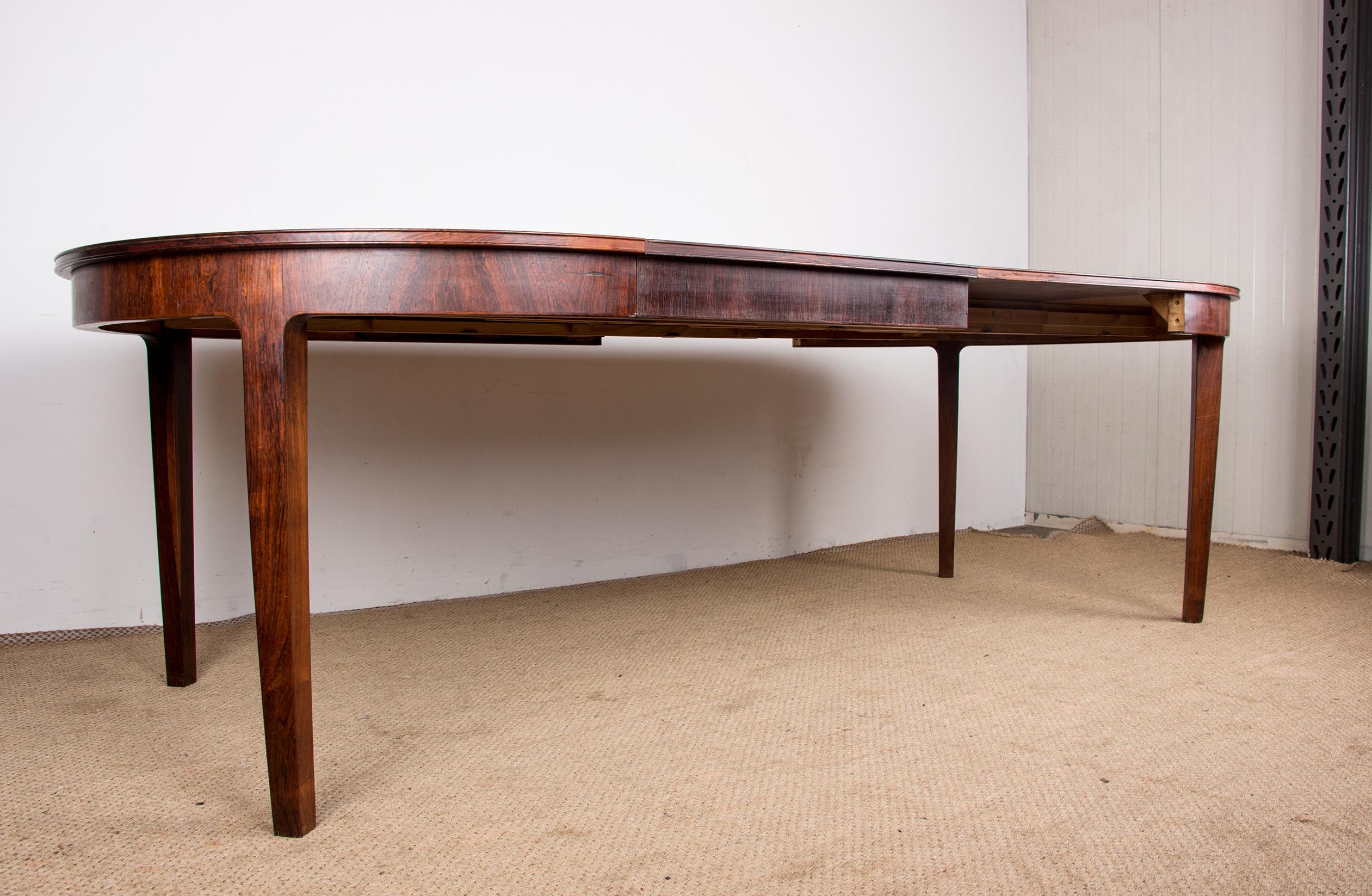 Large Danish extendable dining table in Rosewood by Hugo Frandsen for Spottrup. For Sale 9