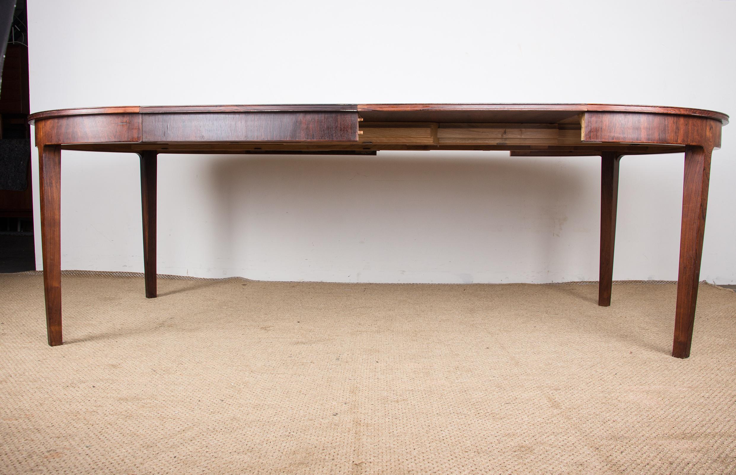 Large Danish extendable dining table in Rosewood by Hugo Frandsen for Spottrup. For Sale 10