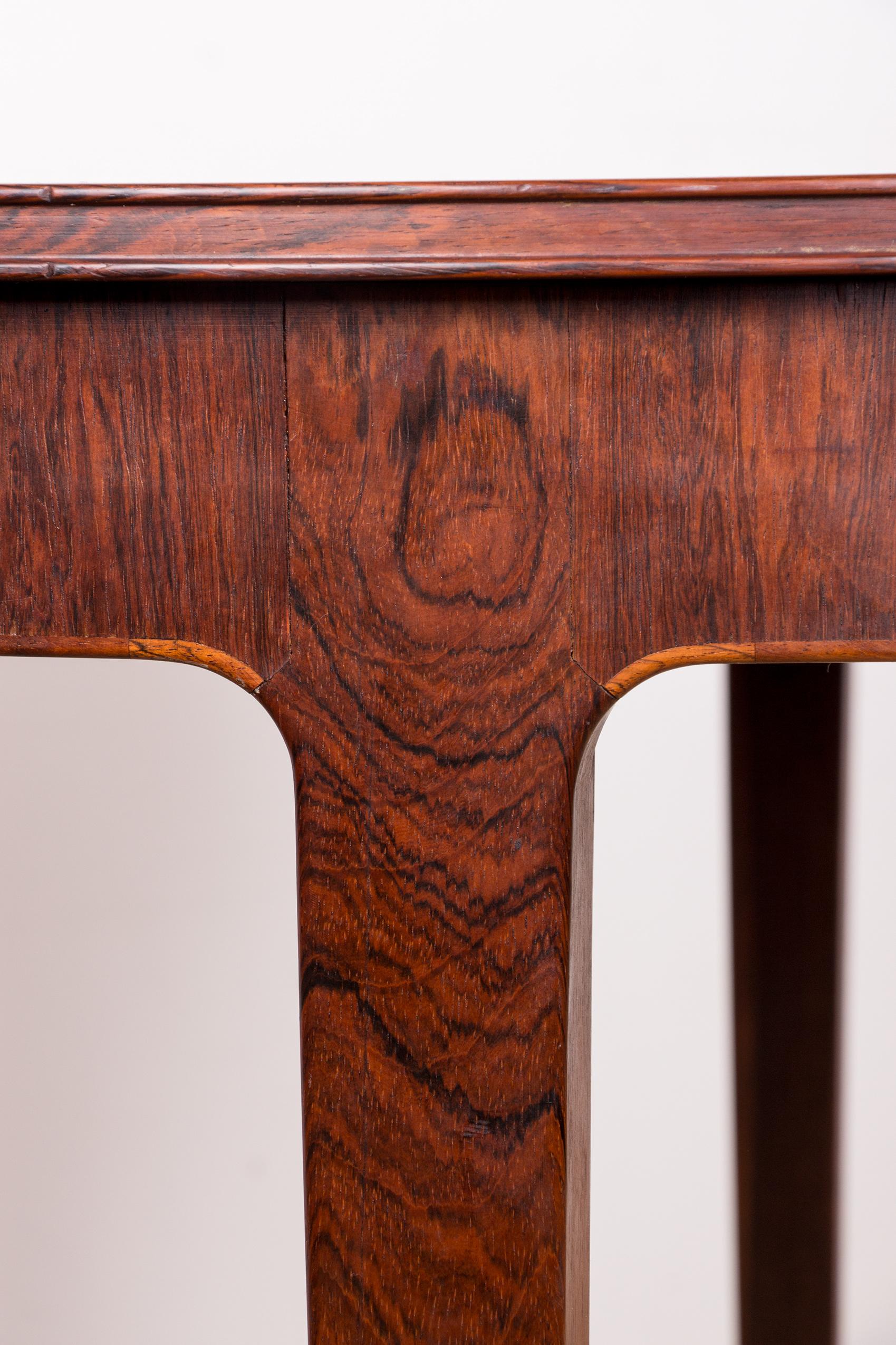 Milieu du XXe siècle Grande table de salle à manger danoise extensible en bois de rose par Hugo Frandsen pour Spottrup. en vente