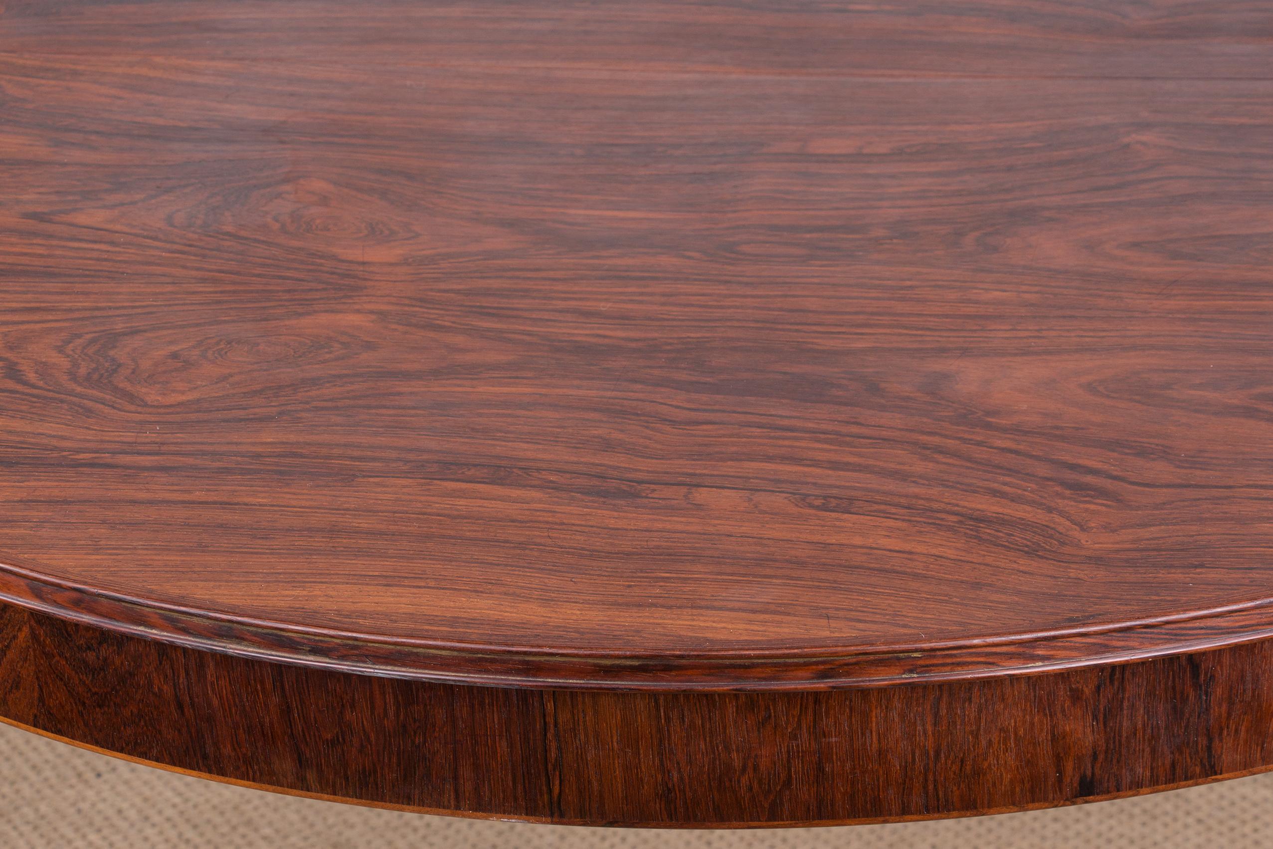 Large Danish extendable dining table in Rosewood by Hugo Frandsen for Spottrup. For Sale 2