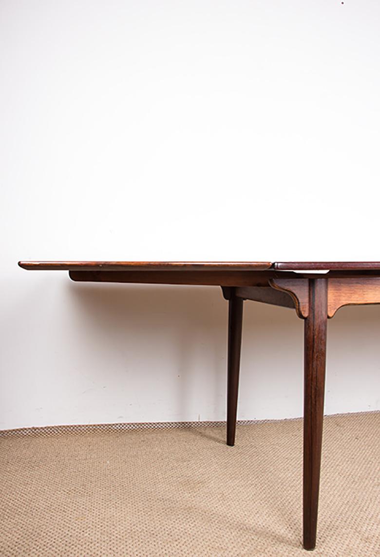 Gran mesa de comedor extensible danesa de palisandro, modelo 54 de Gunni Omann 1960. en venta 4