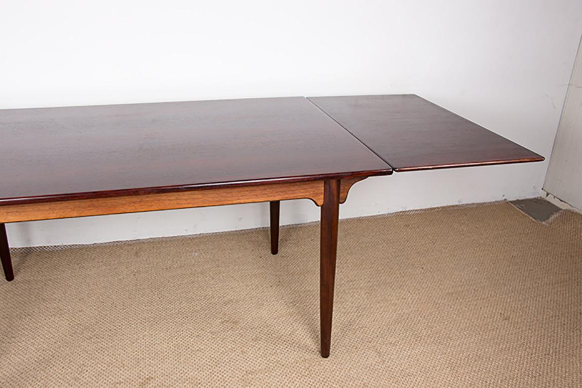 Gran mesa de comedor extensible danesa de palisandro, modelo 54 de Gunni Omann 1960. en venta 6