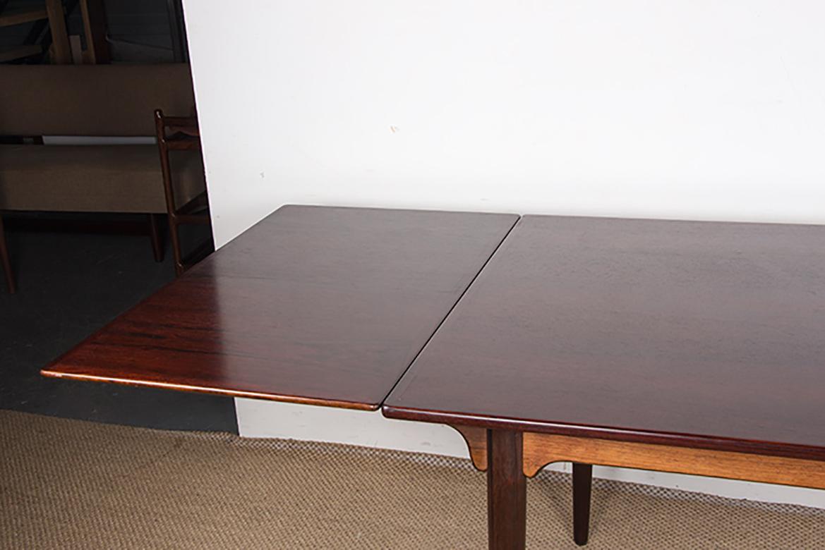Gran mesa de comedor extensible danesa de palisandro, modelo 54 de Gunni Omann 1960. en venta 7