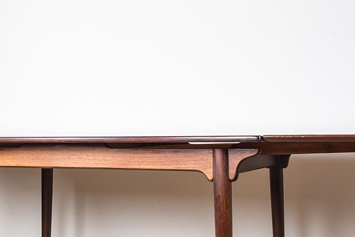Gran mesa de comedor extensible danesa de palisandro, modelo 54 de Gunni Omann 1960. en venta 9