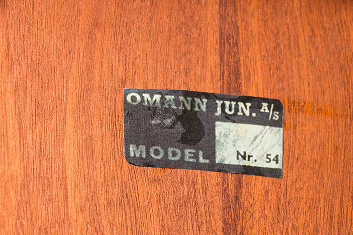 Gran mesa de comedor extensible danesa de palisandro, modelo 54 de Gunni Omann 1960. en venta 11