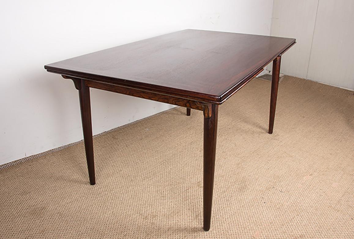 Gran mesa de comedor extensible danesa de palisandro, modelo 54 de Gunni Omann 1960. en venta 1