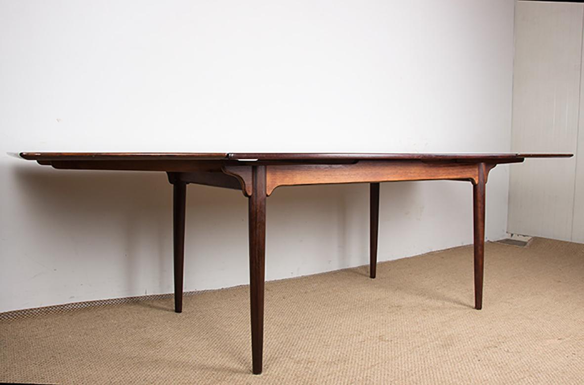 Gran mesa de comedor extensible danesa de palisandro, modelo 54 de Gunni Omann 1960. en venta 2