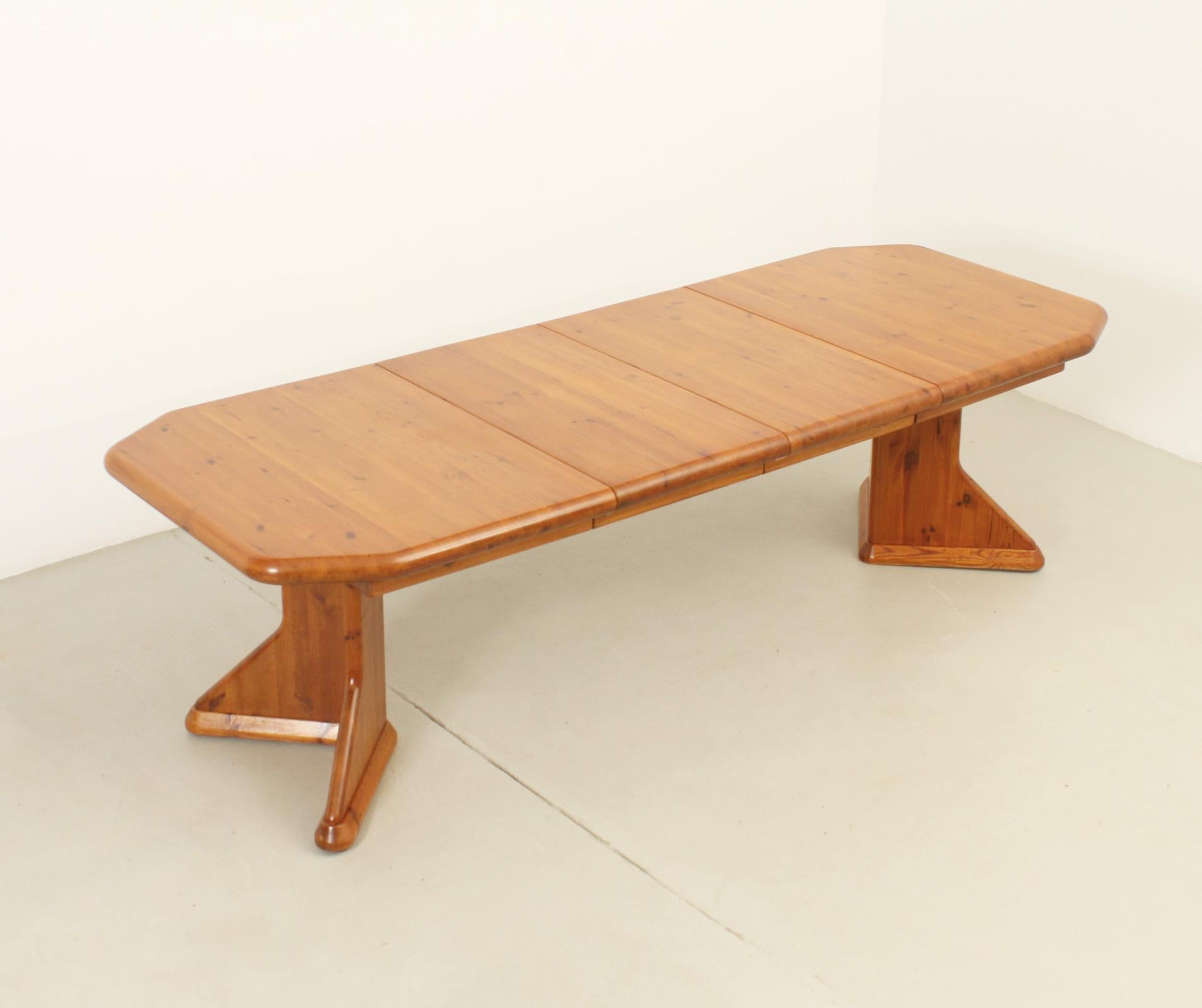 Large extendable dining table in solid pine wood from 1970's. Denmark. The table has two extensions of 50 cm. so it can be used closed (160 cm) with one extension (210 cm) or with two extensions (260 cm). 