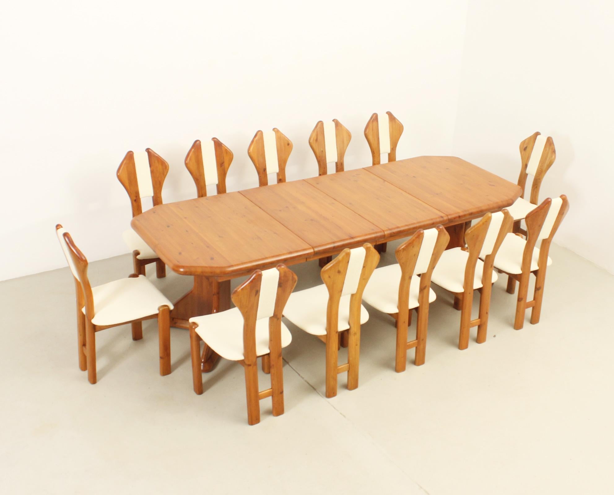 Grande table à manger danoise à rallonge en bois de pin massif Bon état - En vente à Barcelona, ES