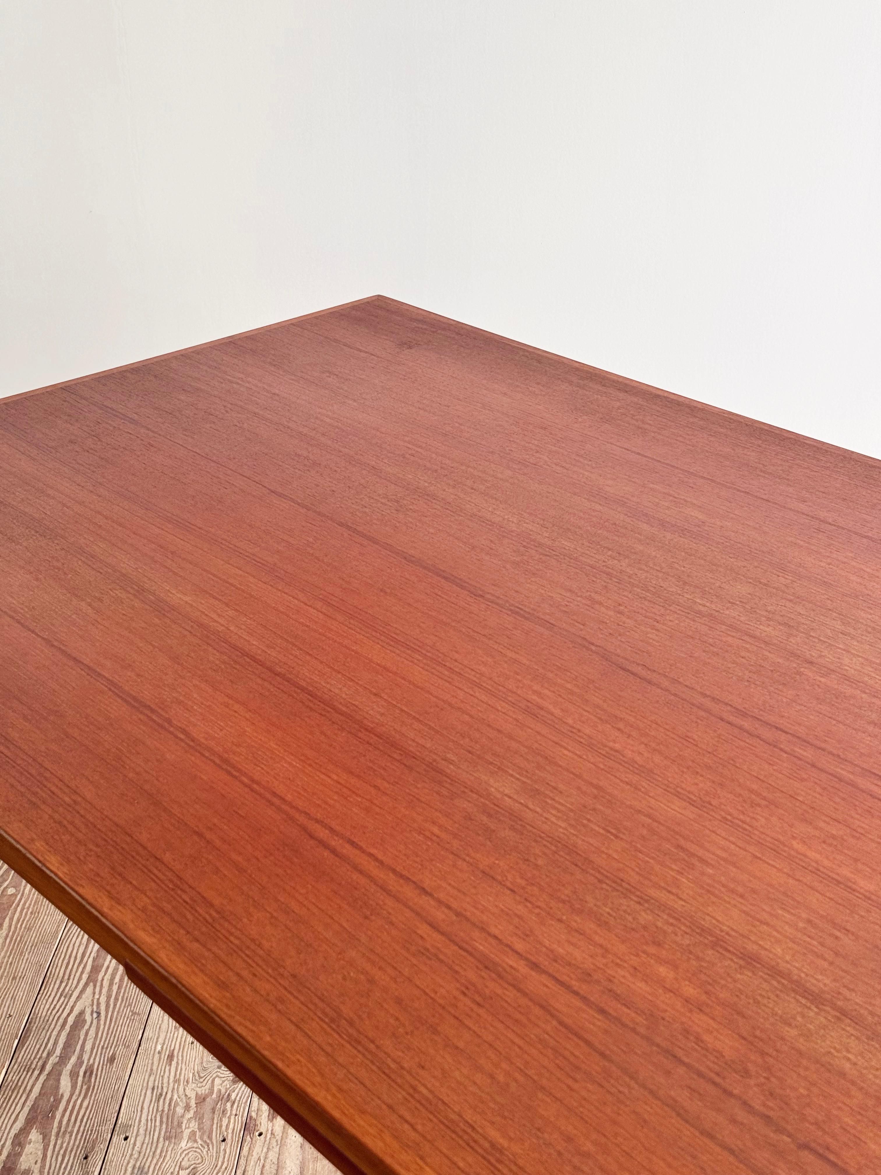 Large Danish Extendable Dining Table in Teak by Niels O. Møller for J.L. Møller For Sale 5
