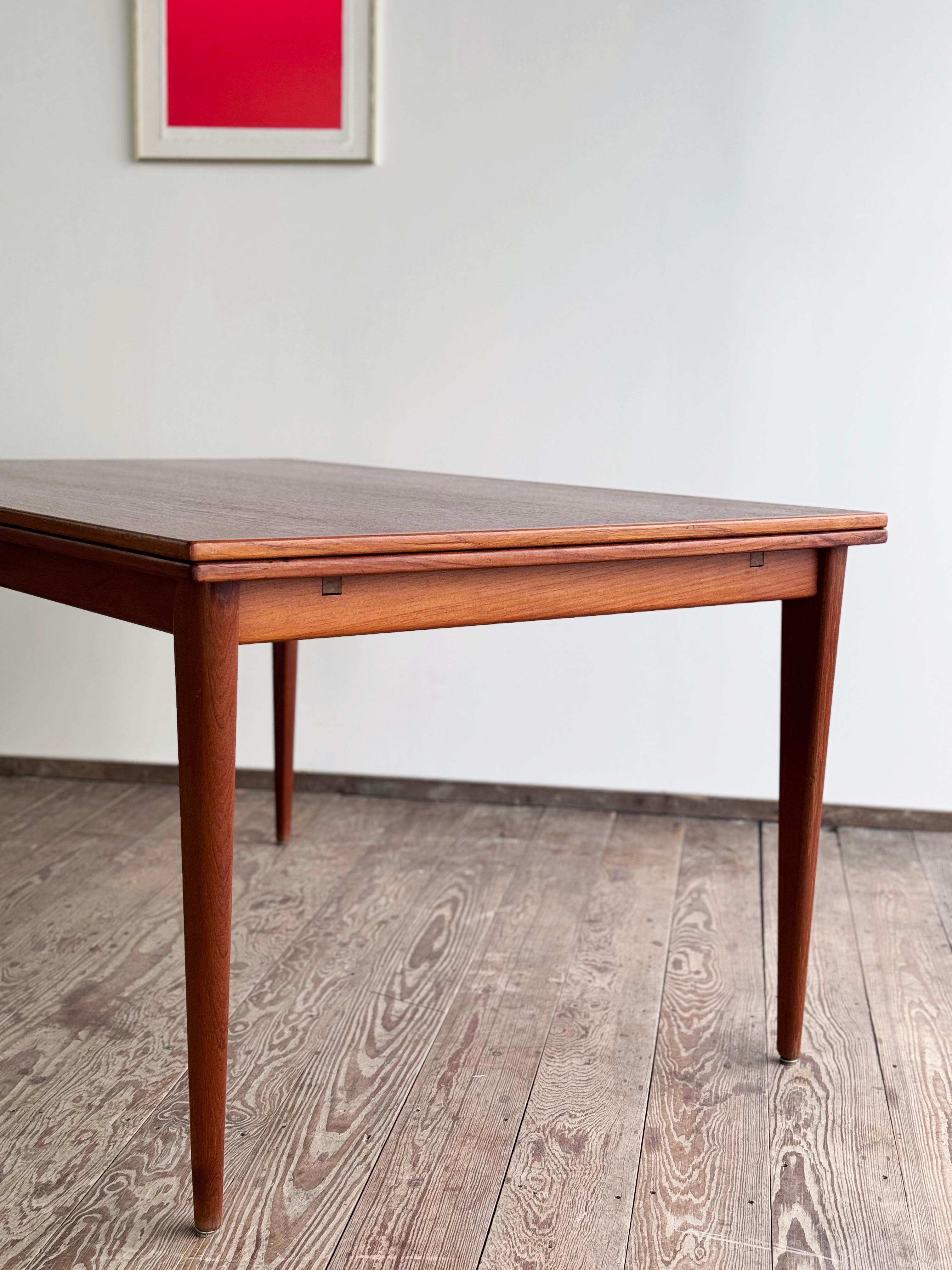 Large Danish Extendable Dining Table in Teak by Niels O. Møller for J.L. Møller For Sale 6