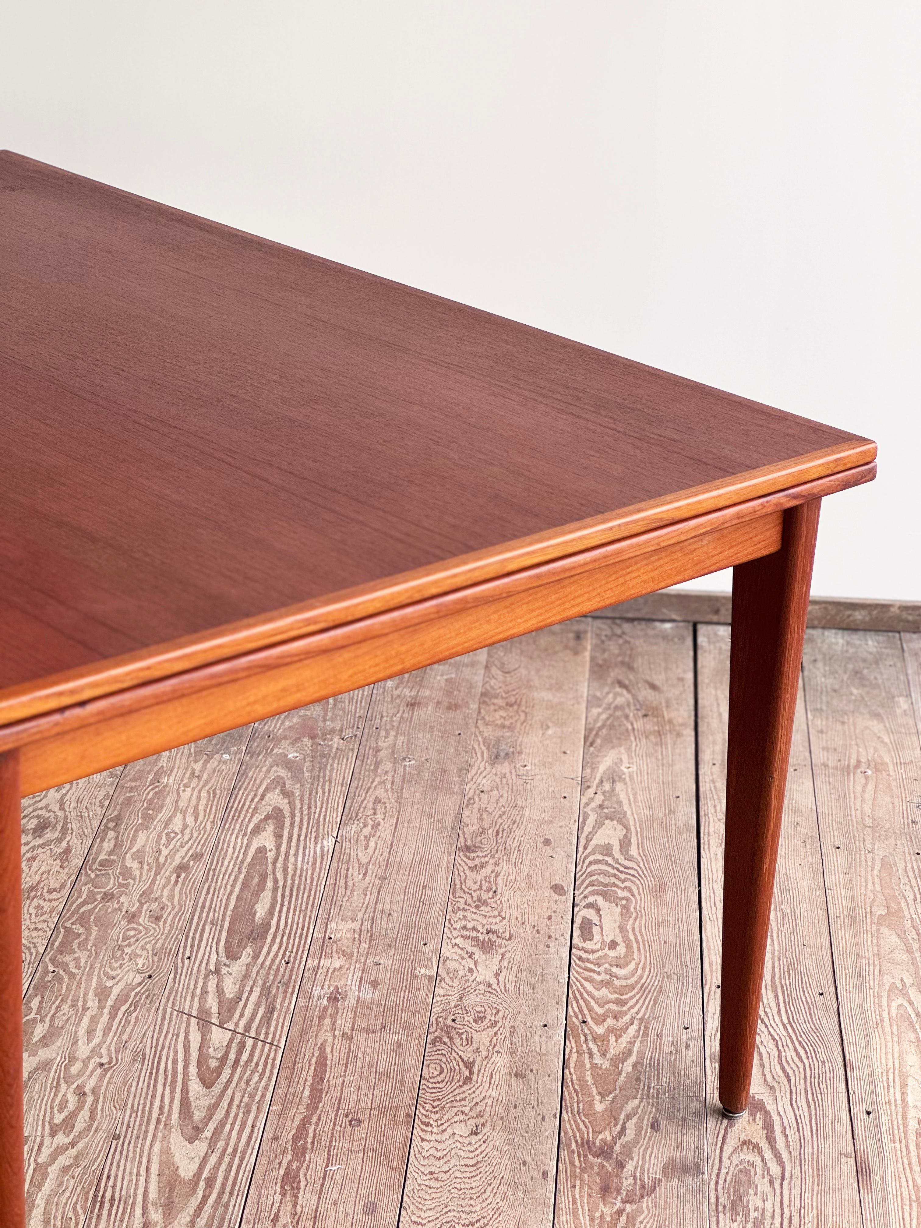 Large Danish Extendable Dining Table in Teak by Niels O. Møller for J.L. Møller For Sale 7