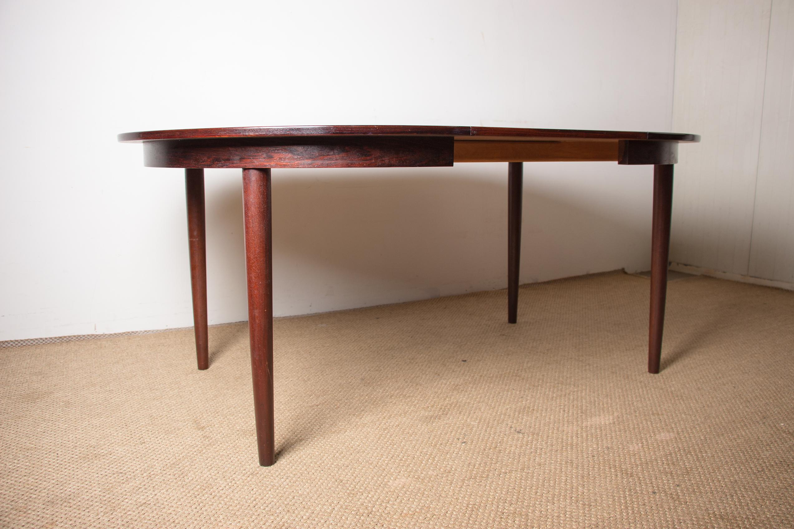 Large Danish Extendable Rosewood Dining Table 1960. For Sale 5