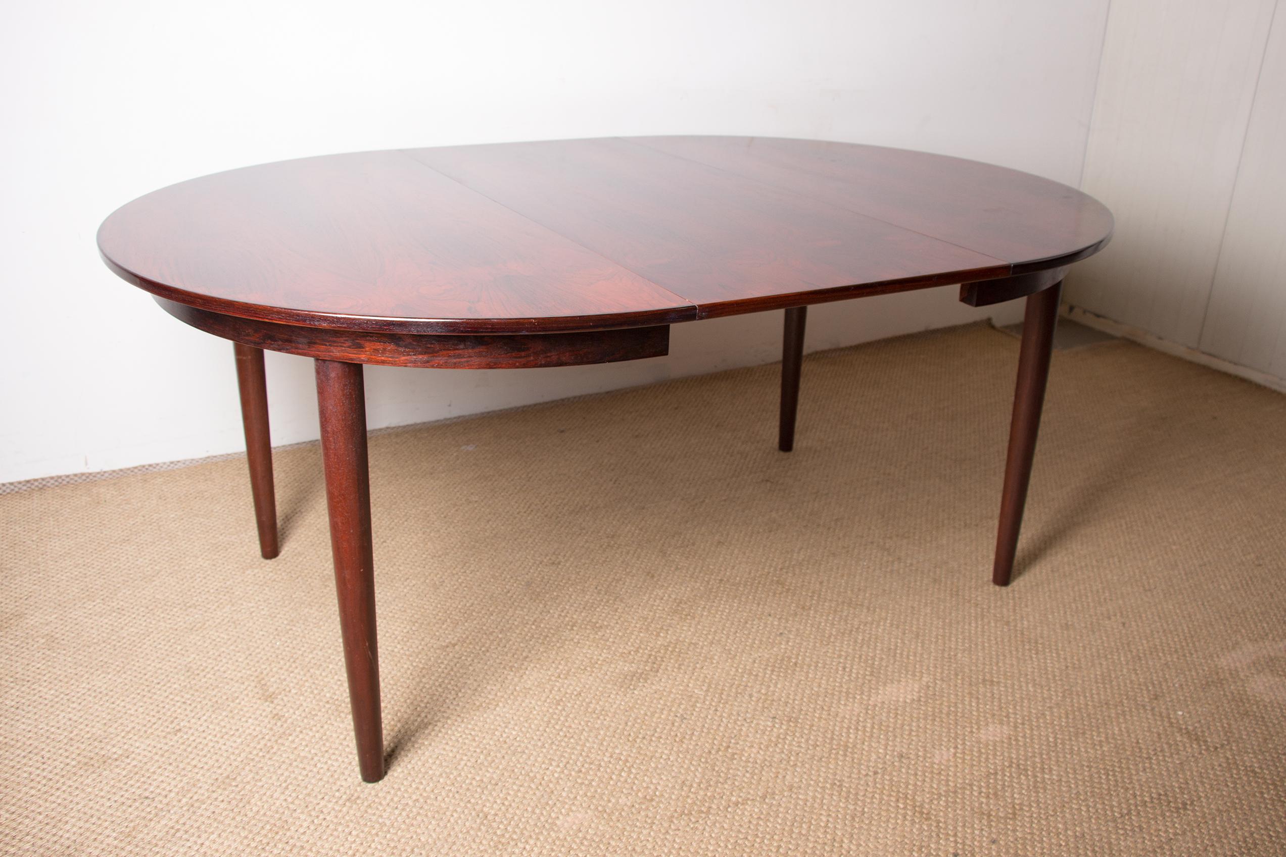 Large Danish Extendable Rosewood Dining Table 1960. For Sale 7