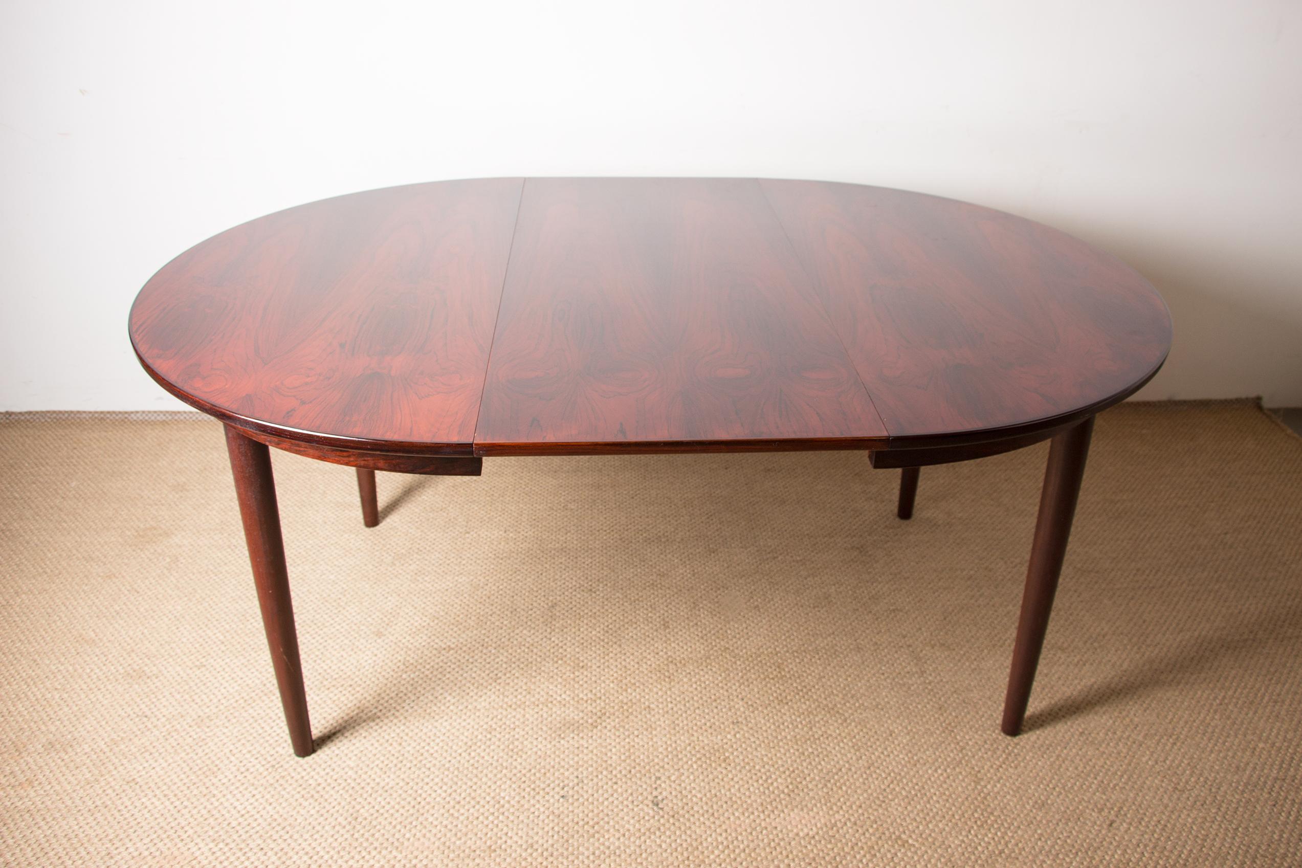 Large Danish Extendable Rosewood Dining Table 1960. For Sale 8
