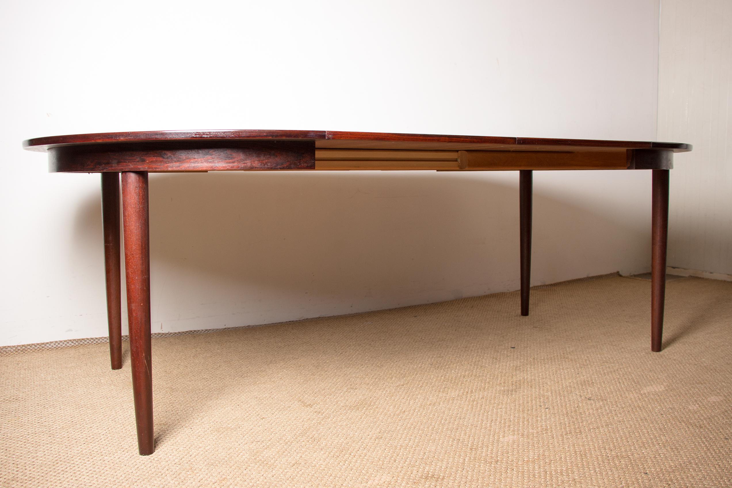 Large Danish Extendable Rosewood Dining Table 1960. For Sale 9