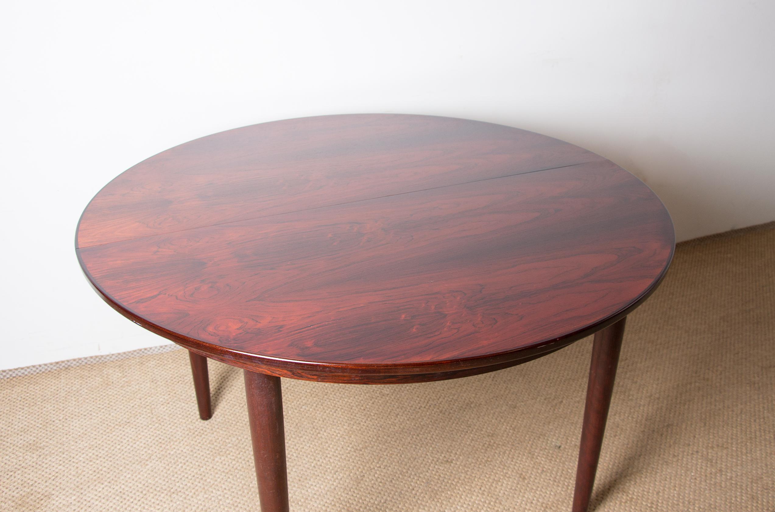 Large Danish Extendable Rosewood Dining Table 1960. In Excellent Condition For Sale In JOINVILLE-LE-PONT, FR