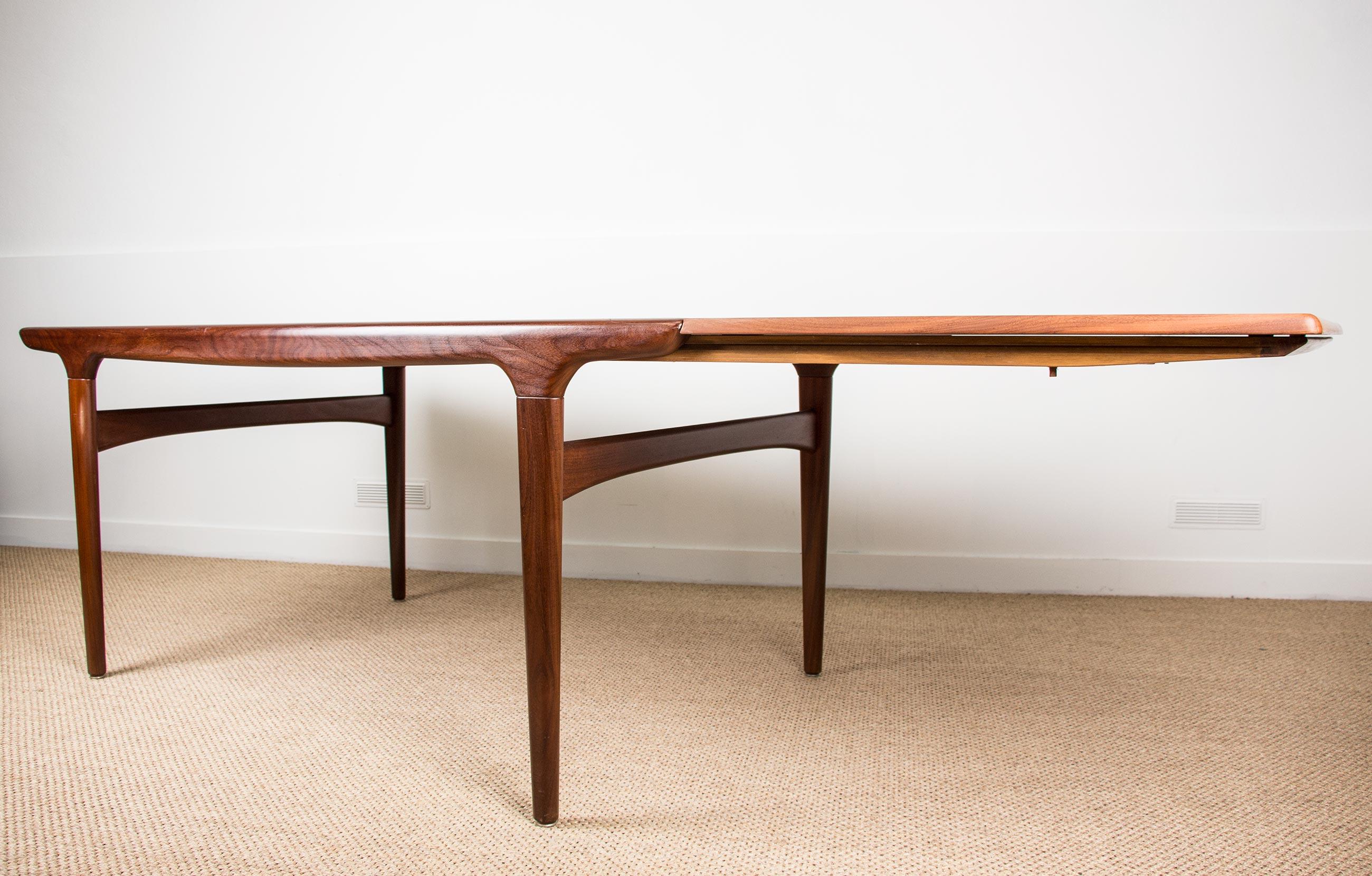 Gran mesa de comedor danesa extensible de teca, 1960, de Johannes Andersen/Uldum. en venta 1