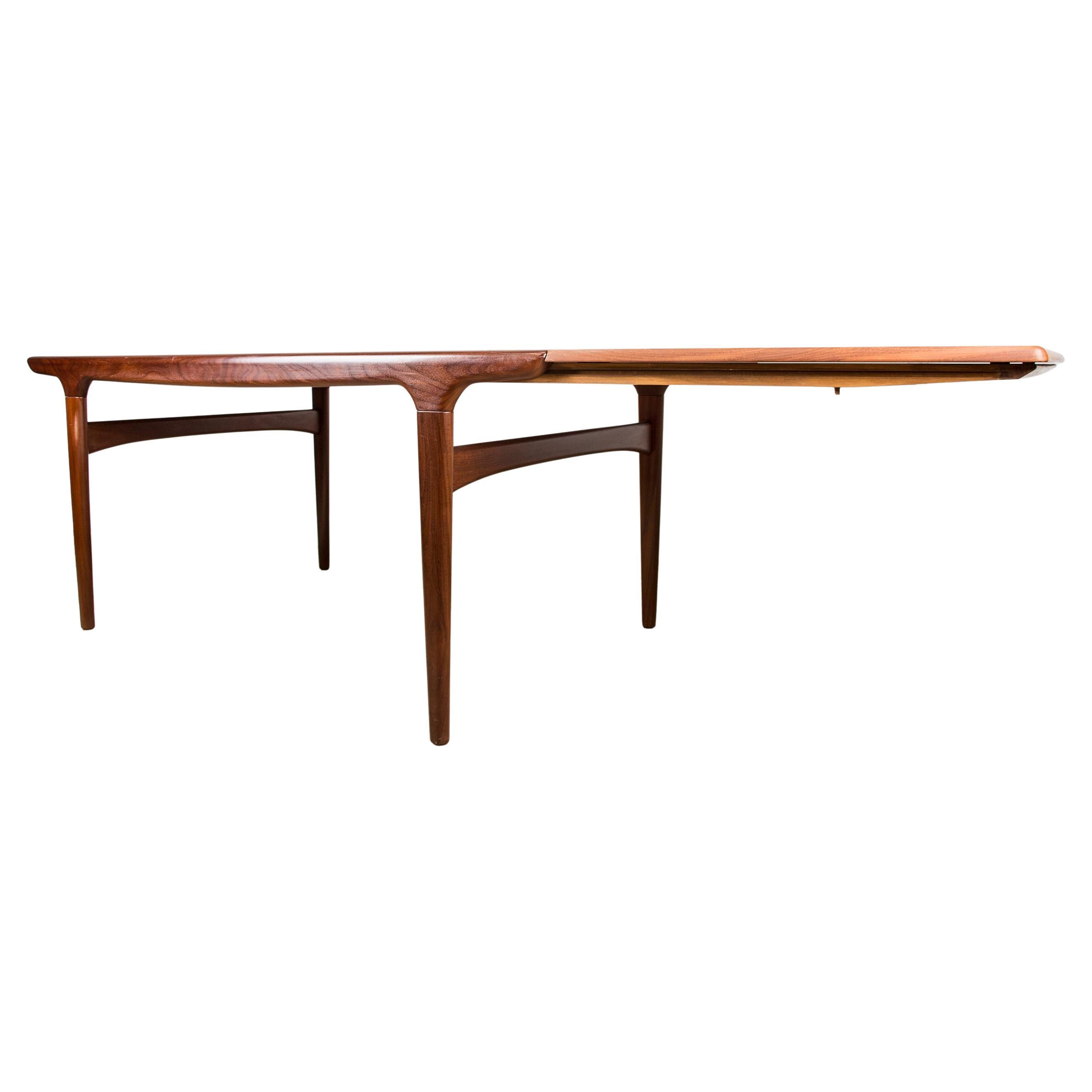 Gran mesa de comedor danesa extensible de teca, 1960, de Johannes Andersen/Uldum. en venta