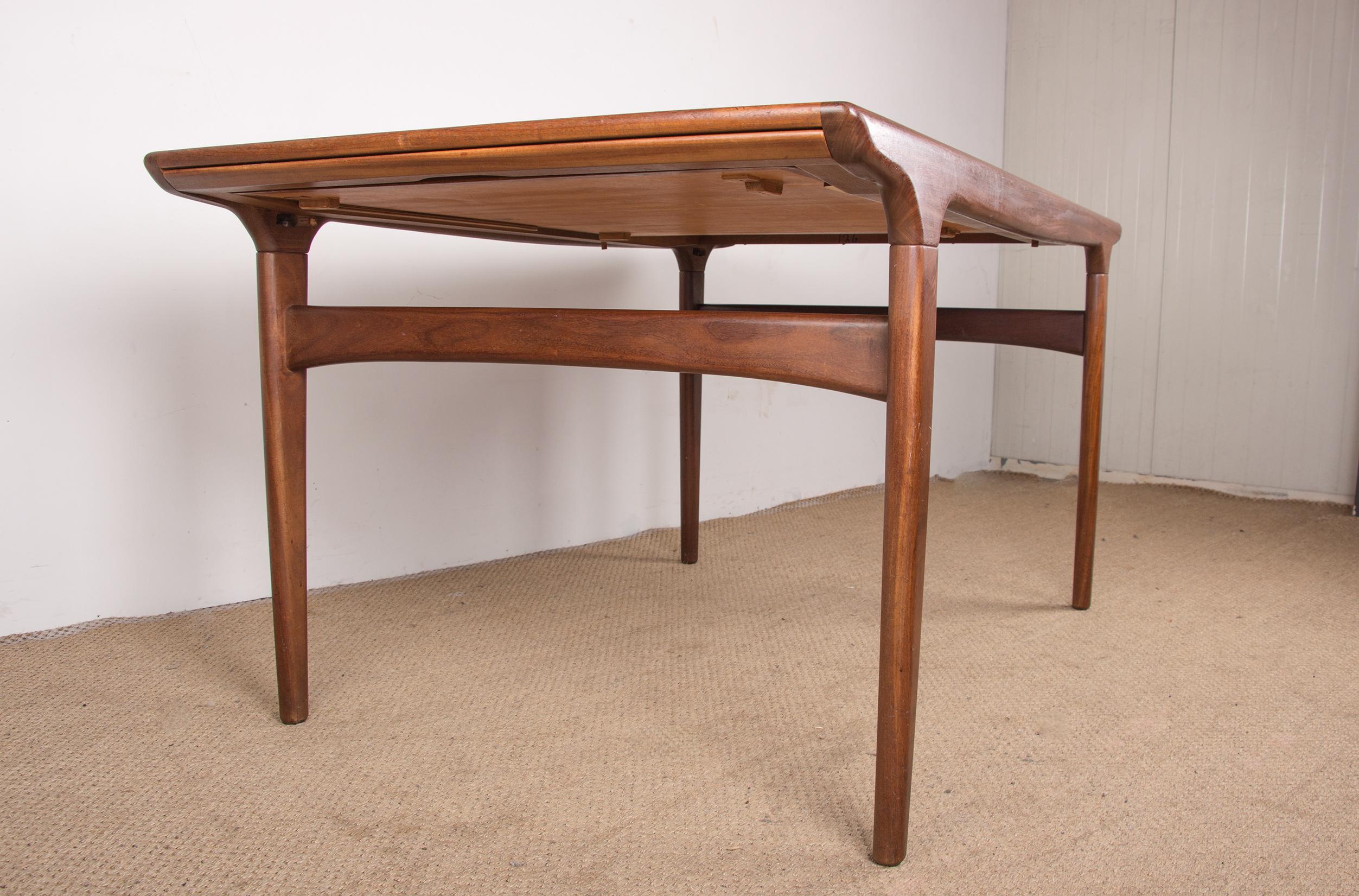 Large Danish Extendable Teak Dining Table 1960, Johannes Andersen-Uldum Mobel. For Sale 5