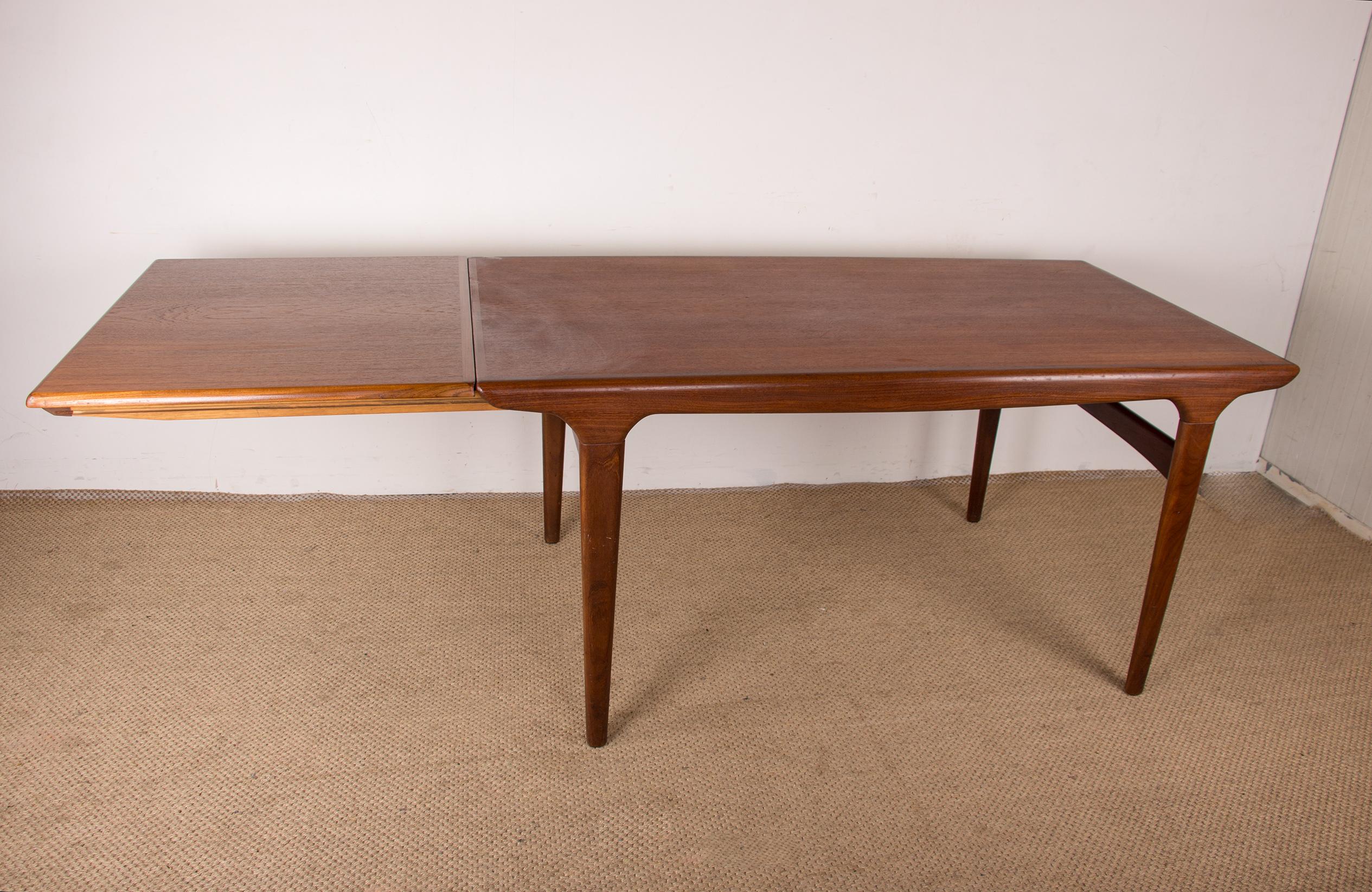 Large Danish Extendable Teak Dining Table 1960, Johannes Andersen-Uldum Mobel. For Sale 9