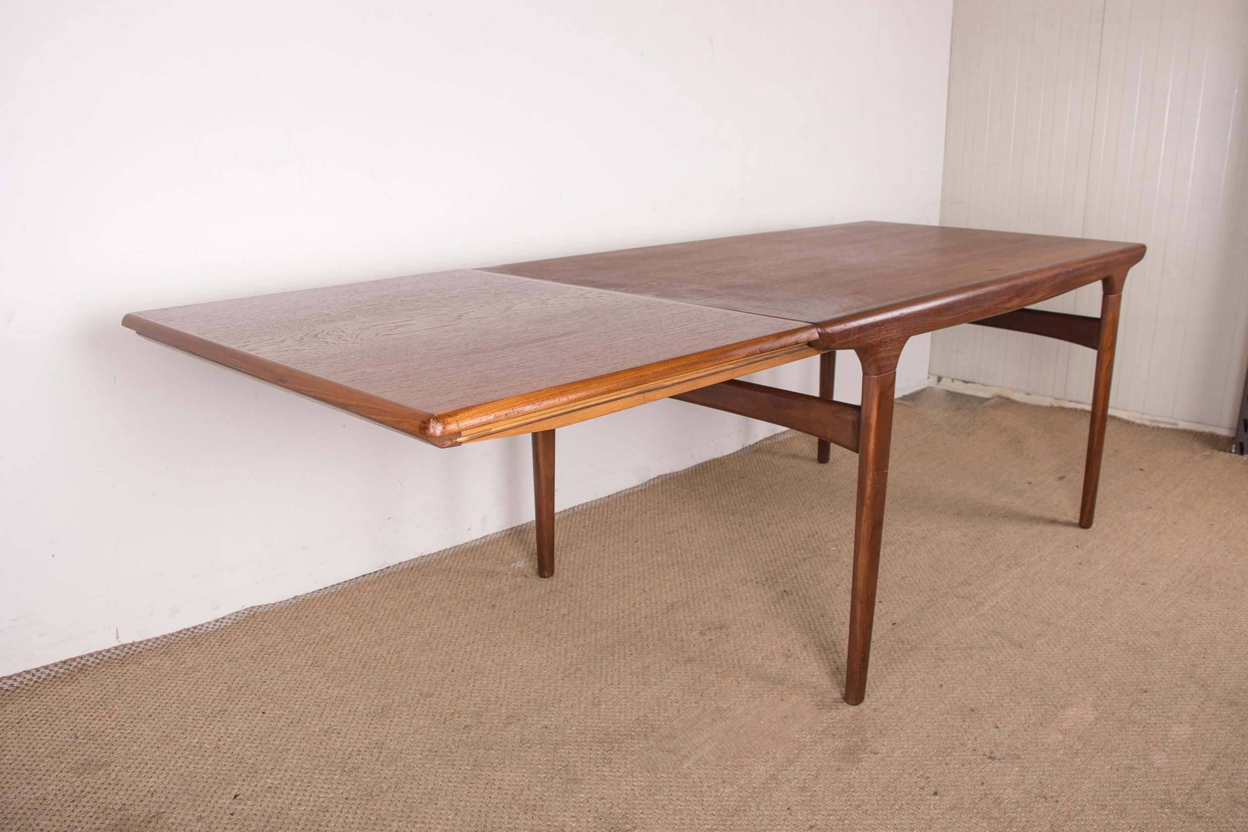 Large Danish Extendable Teak Dining Table 1960, Johannes Andersen-Uldum Mobel. For Sale 10