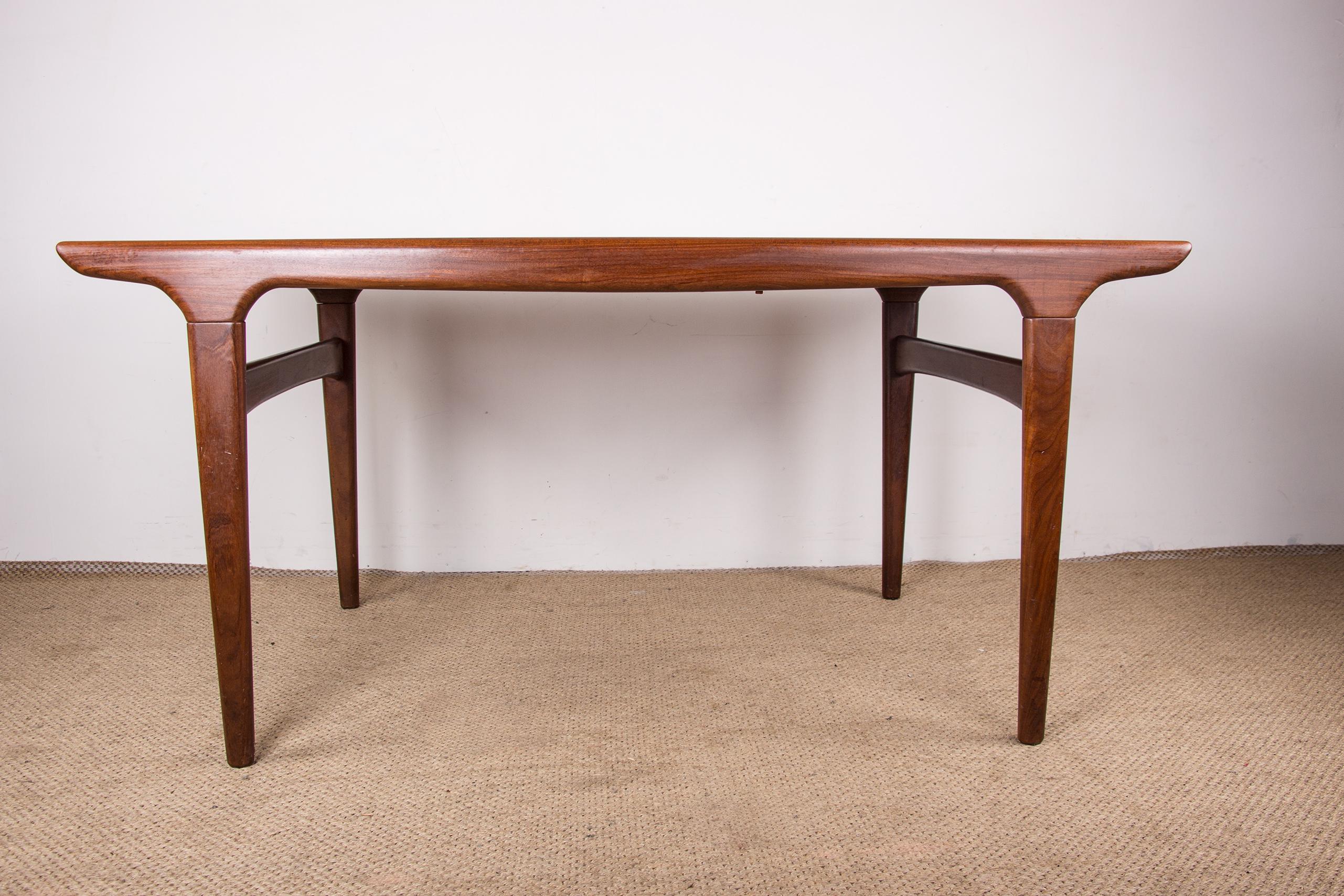 Large Danish Extendable Teak Dining Table 1960, Johannes Andersen-Uldum Mobel. In Excellent Condition For Sale In JOINVILLE-LE-PONT, FR