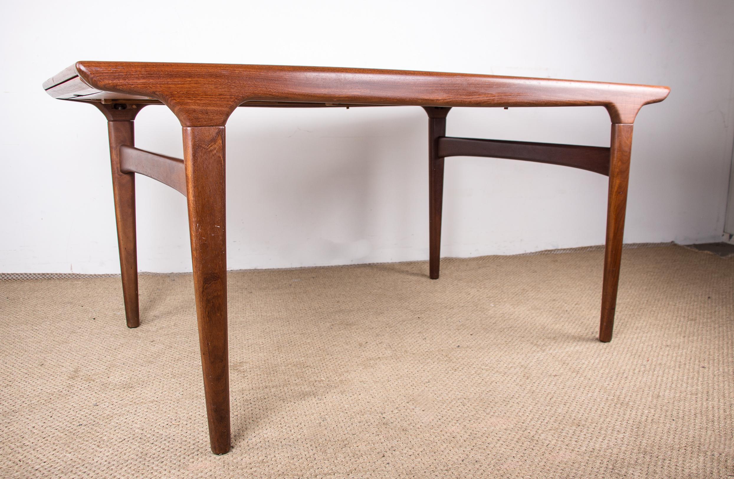 Large Danish Extendable Teak Dining Table 1960, Johannes Andersen-Uldum Mobel. For Sale 2
