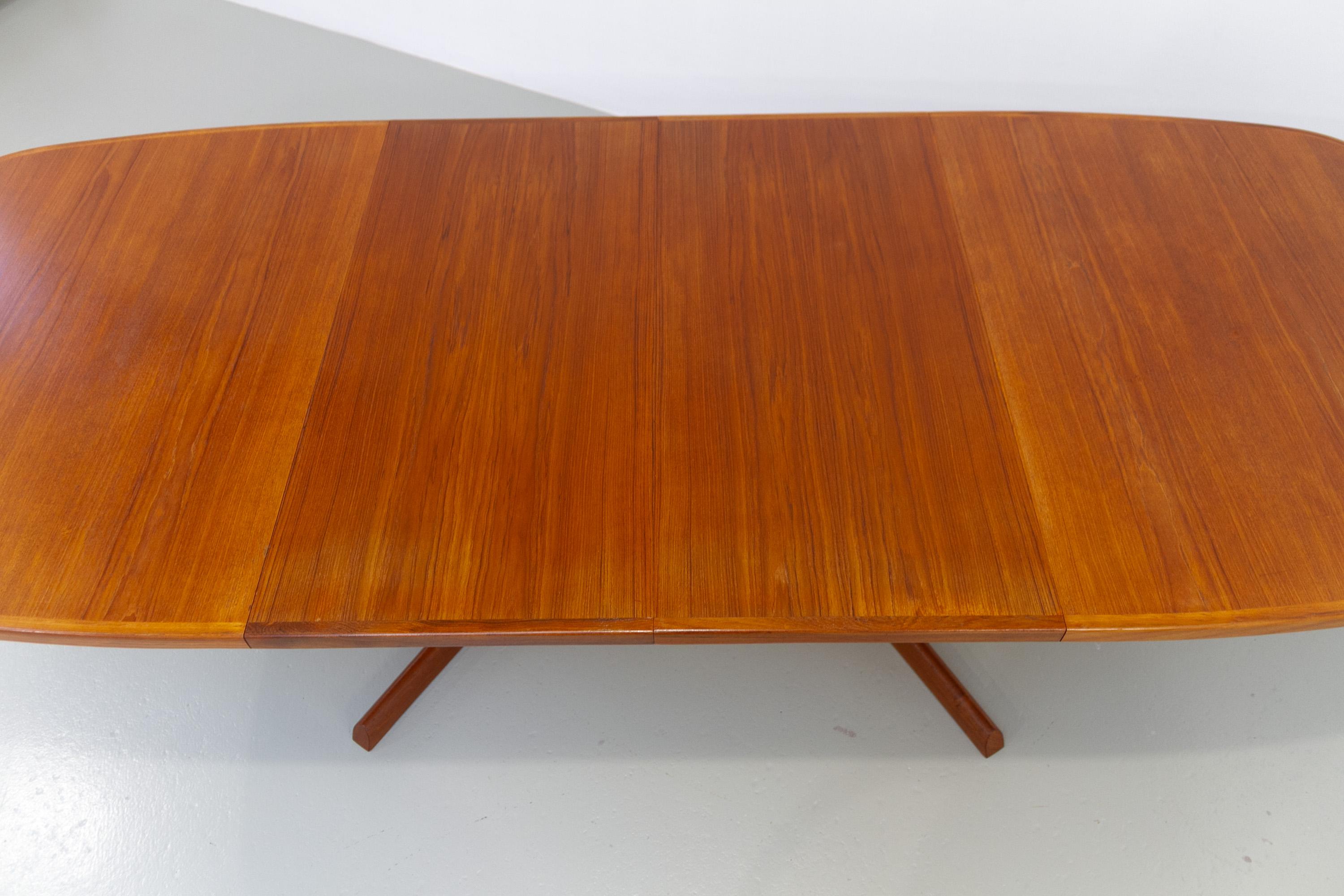 Large Danish Extendable Teak Dining Table by Gudme Møbelfabrik, 1960s. For Sale 6