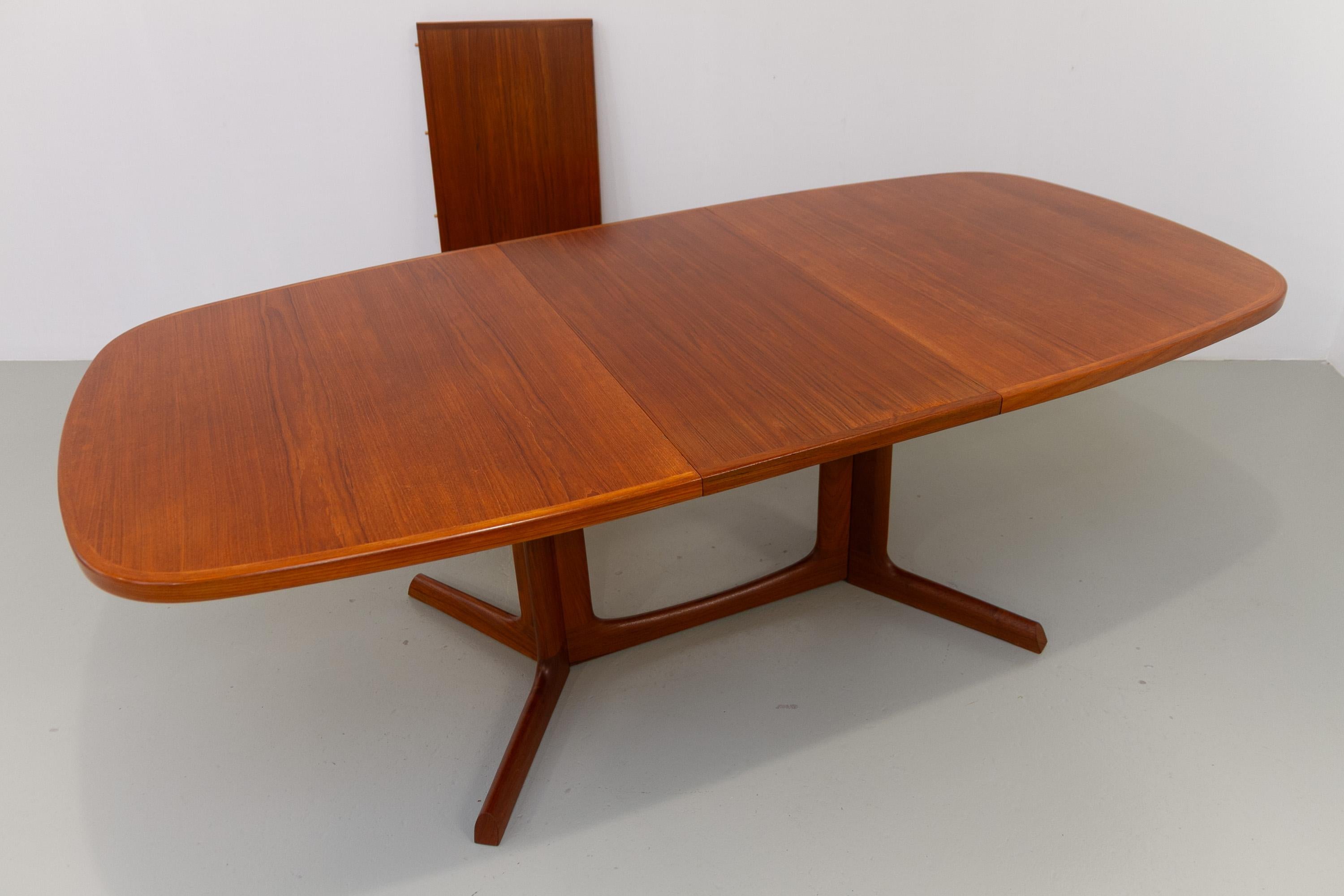 Large Danish Extendable Teak Dining Table by Gudme Møbelfabrik, 1960s. For Sale 9