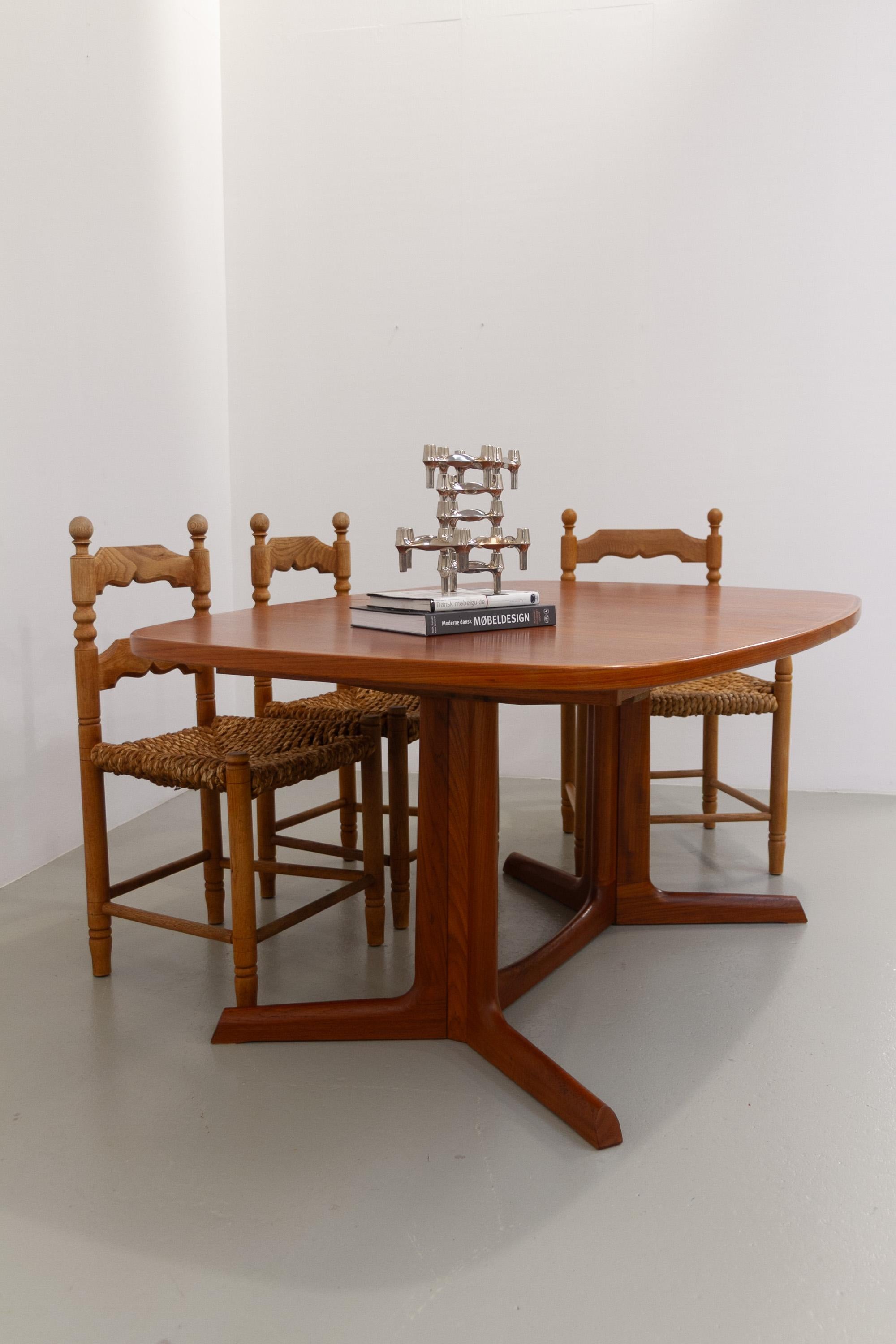 Large Danish Extendable Teak Dining Table by Gudme Møbelfabrik, 1960s. For Sale 12