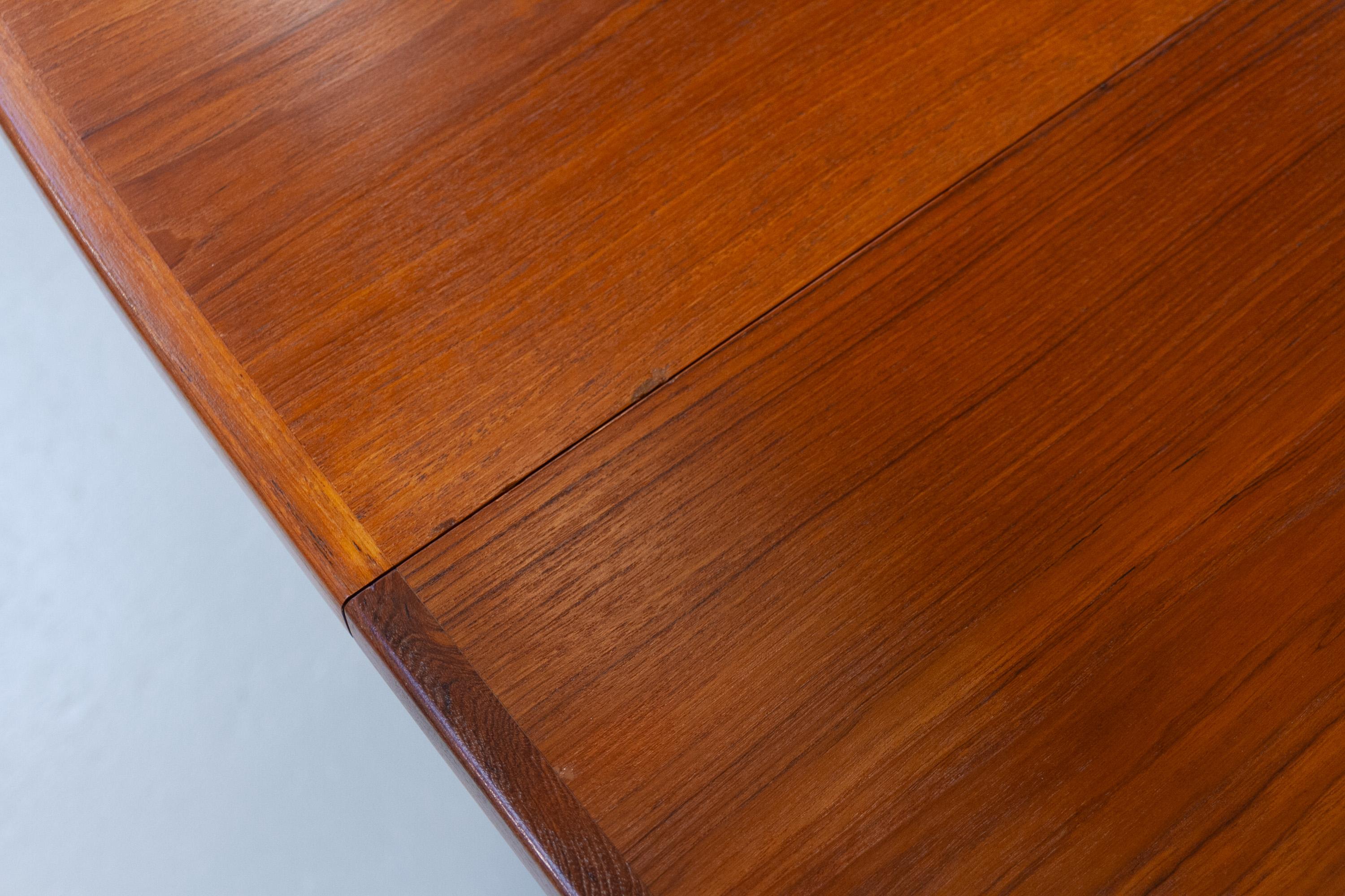 Large Danish Extendable Teak Dining Table by Gudme Møbelfabrik, 1960s. For Sale 1