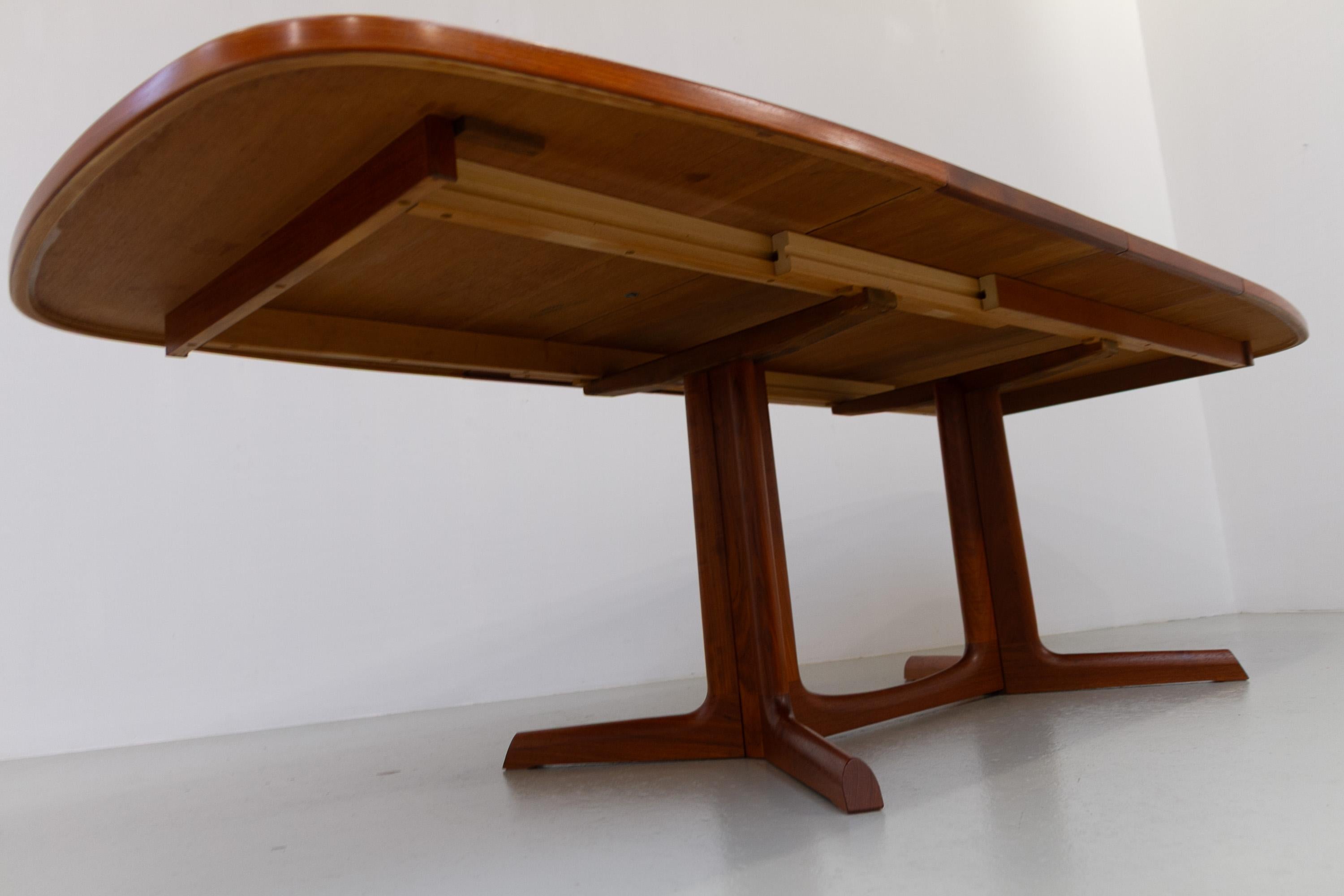 Large Danish Extendable Teak Dining Table by Gudme Møbelfabrik, 1960s. For Sale 4