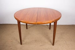 Gran mesa de comedor danesa extensible de teca, de VV Mobler 1968.